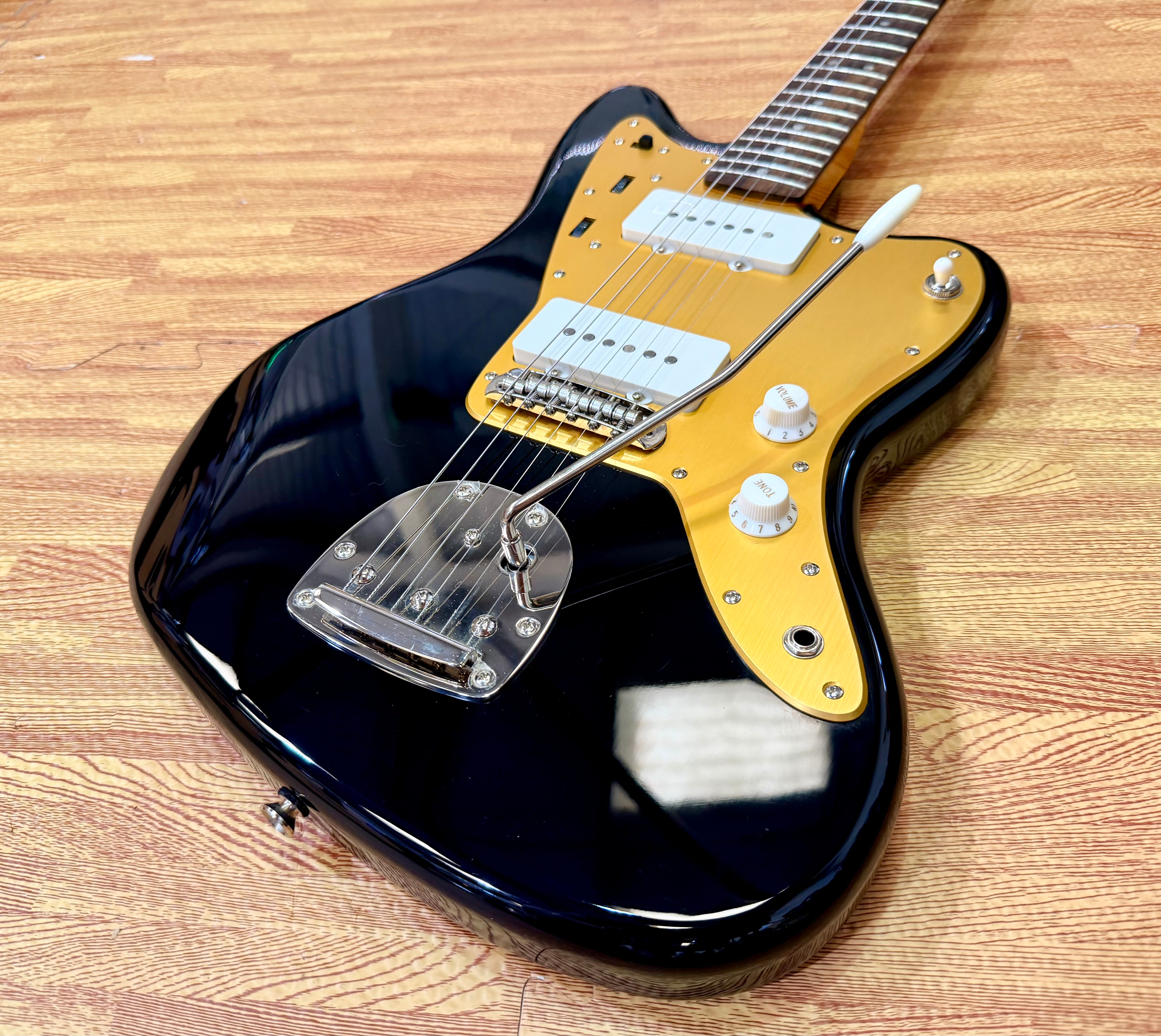 ✨1/250✨ Limited Edition Squier Classic Vibe 60’s Jazzmaster FSR Black & Gold!