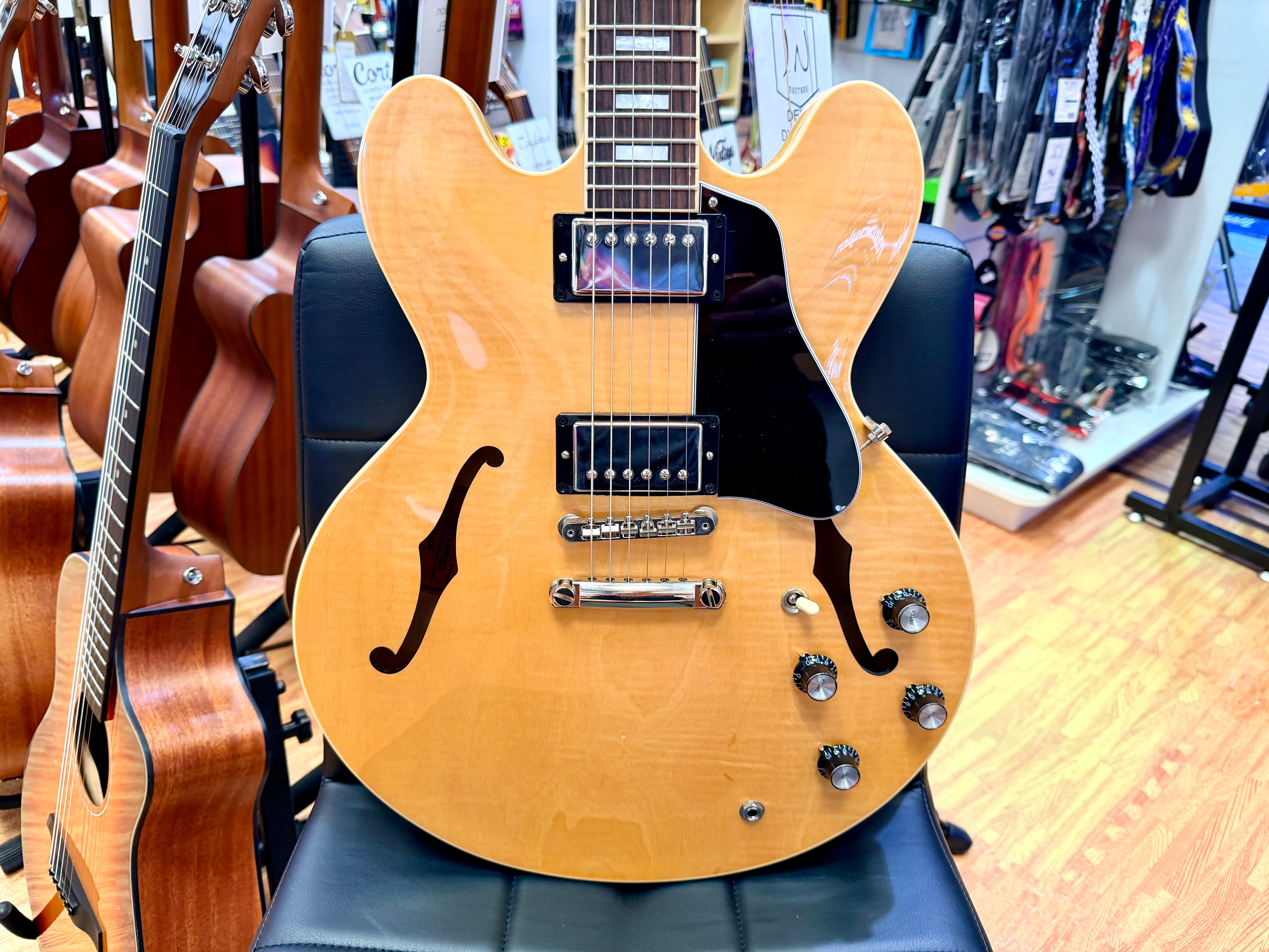 ✨MINT✨ Gibson ES-335 Figured Antique Natural~ Ex-Demo Semi-Hollow + Hard Case!