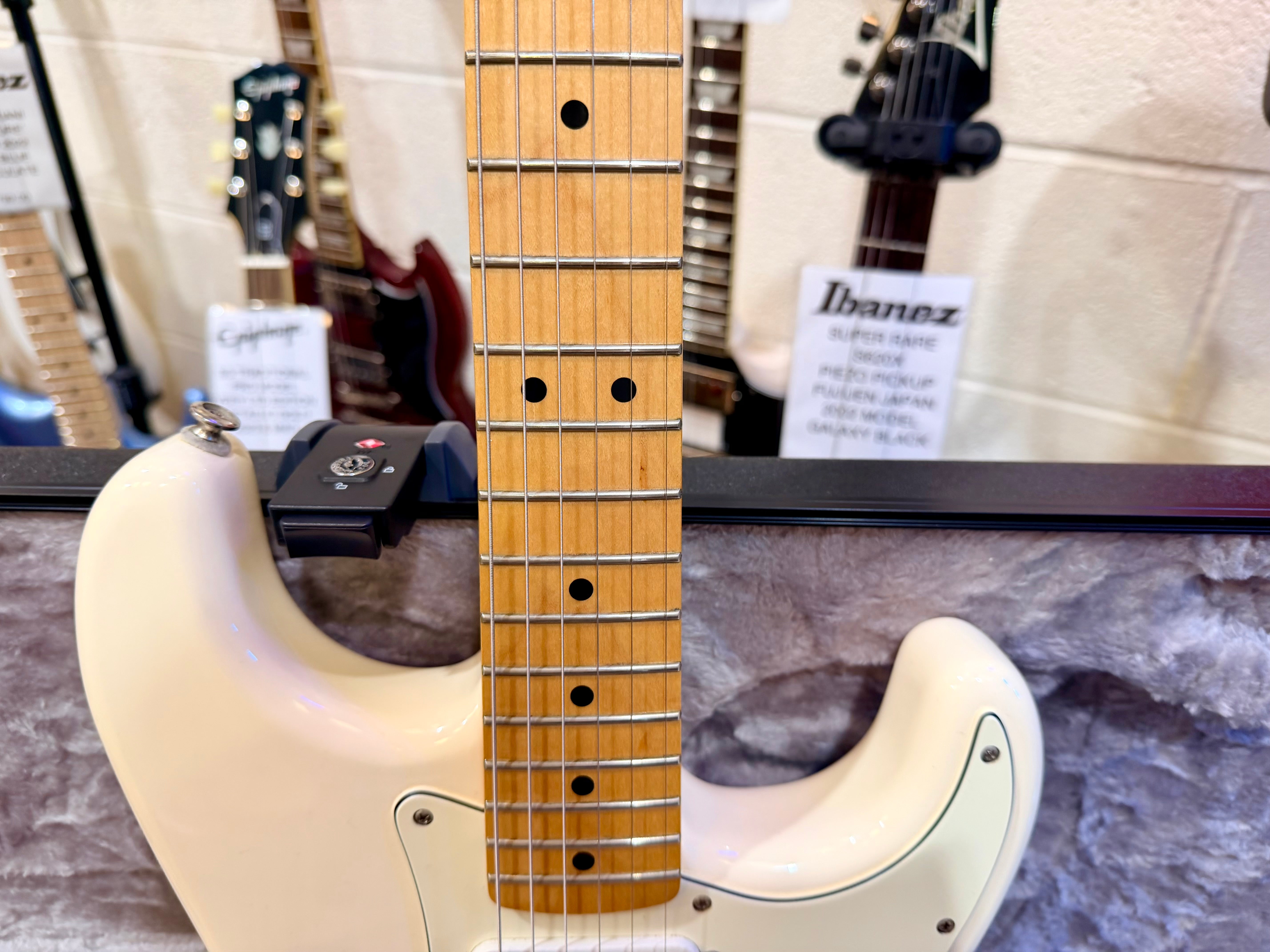 🌟2014🌟 Fender Standard Stratocaster~ Mexican Strat~ Arctic White~ Hard Case!