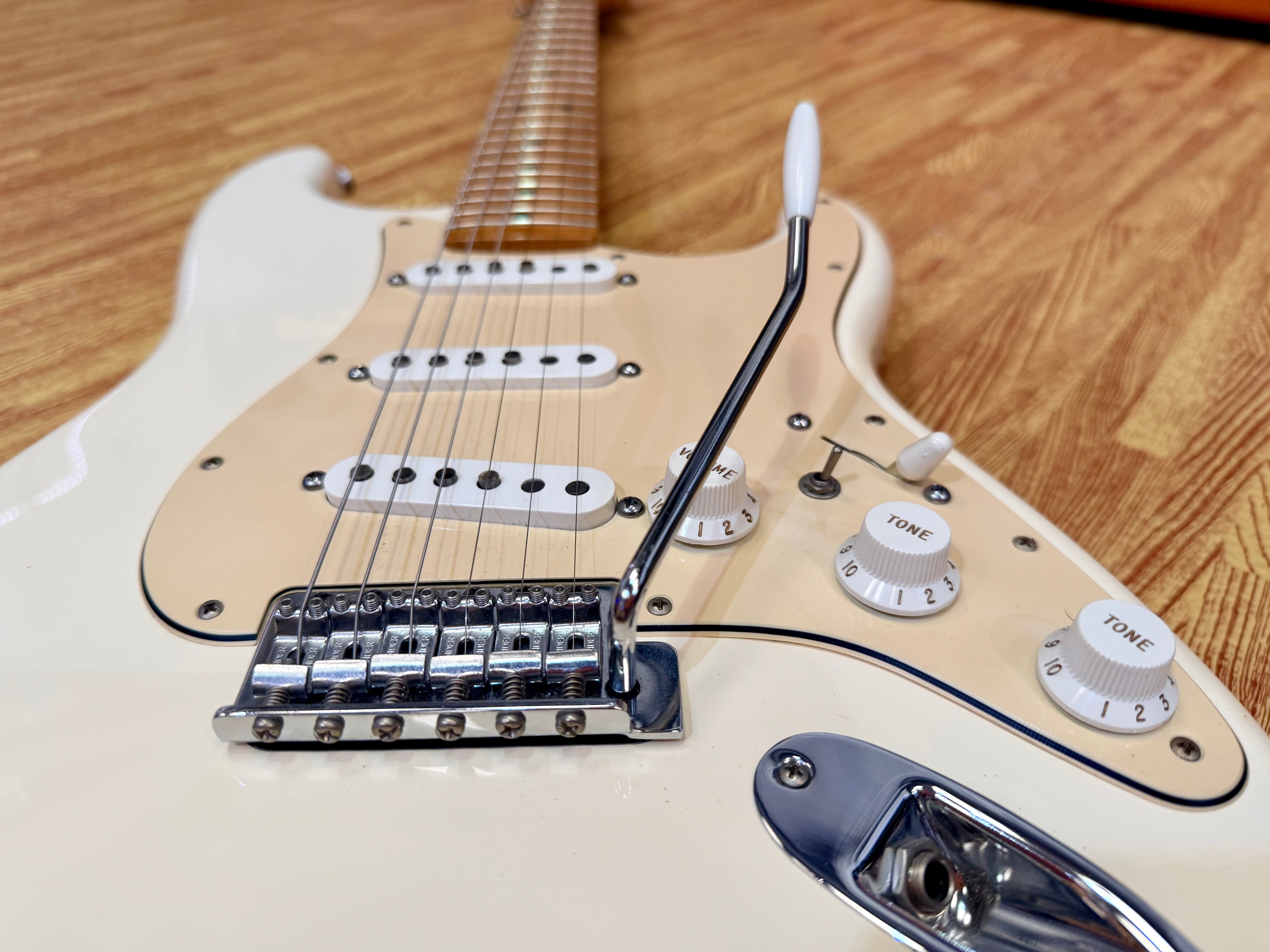 ✨UPGRADED✨ 2014 Fender Standard Stratocaster~ Arctic White~ Custom Shop Pickups