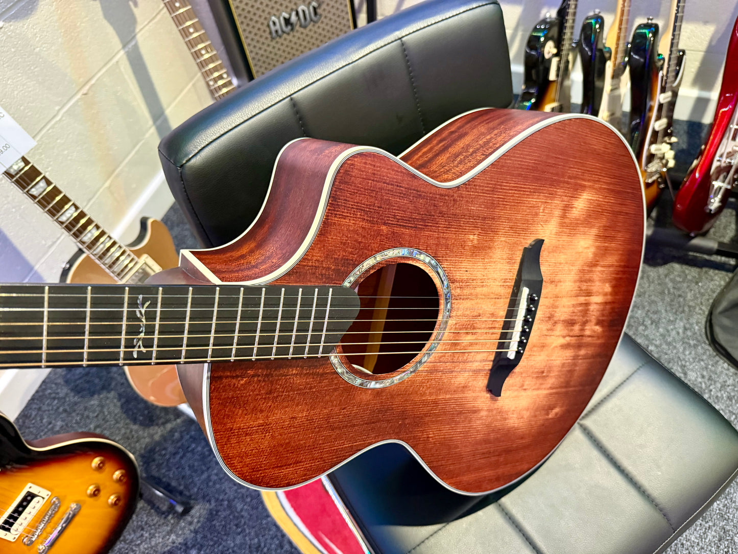 π Ferndale GF2-CE-PLUS Grand Auditorium~Satin Antique Burst Electro Acoustic π