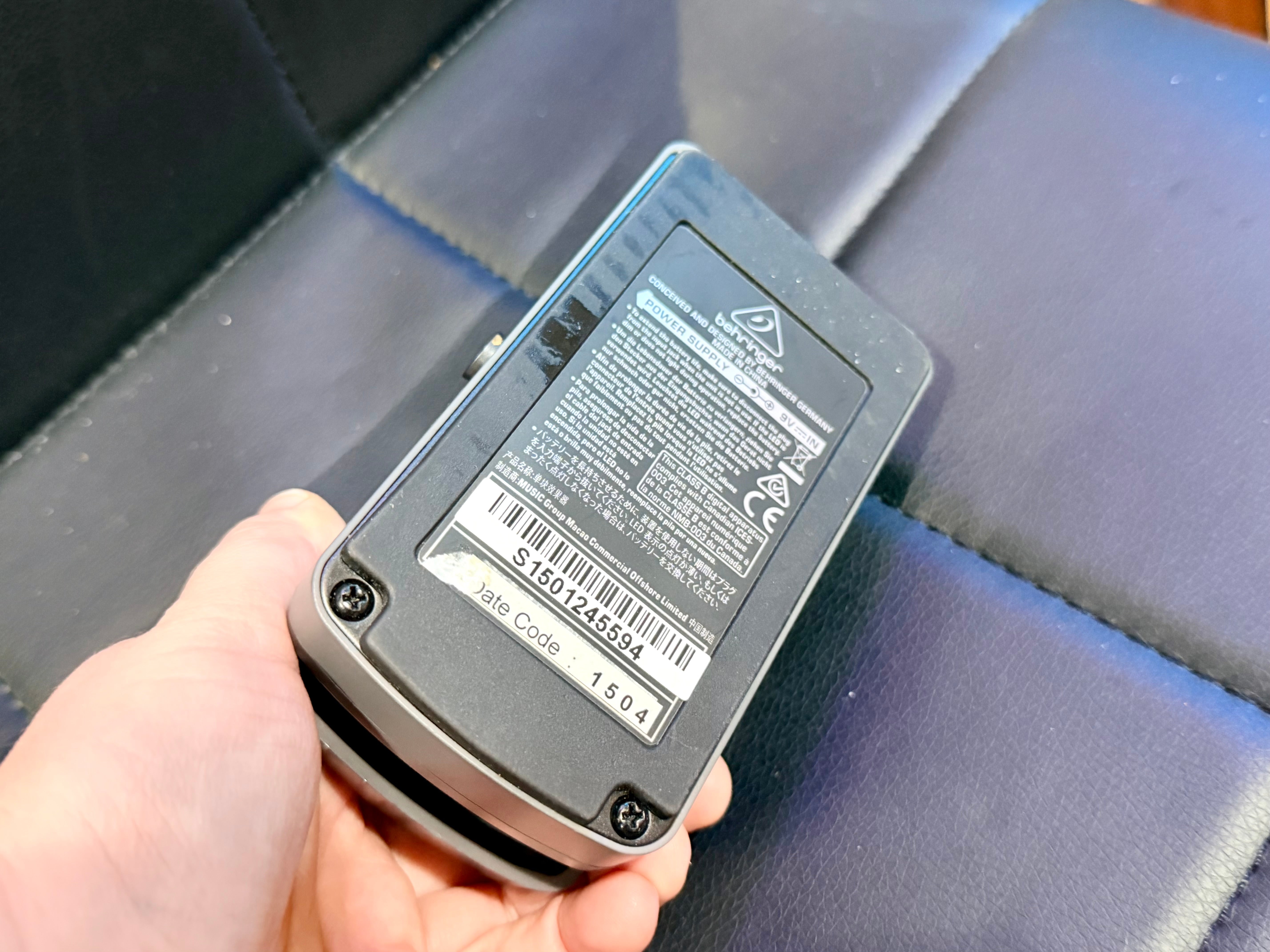 🎸 Behringer TU300 Chromatic Guitar/Bass Tuner Pedal~ Good Working Order 🎸