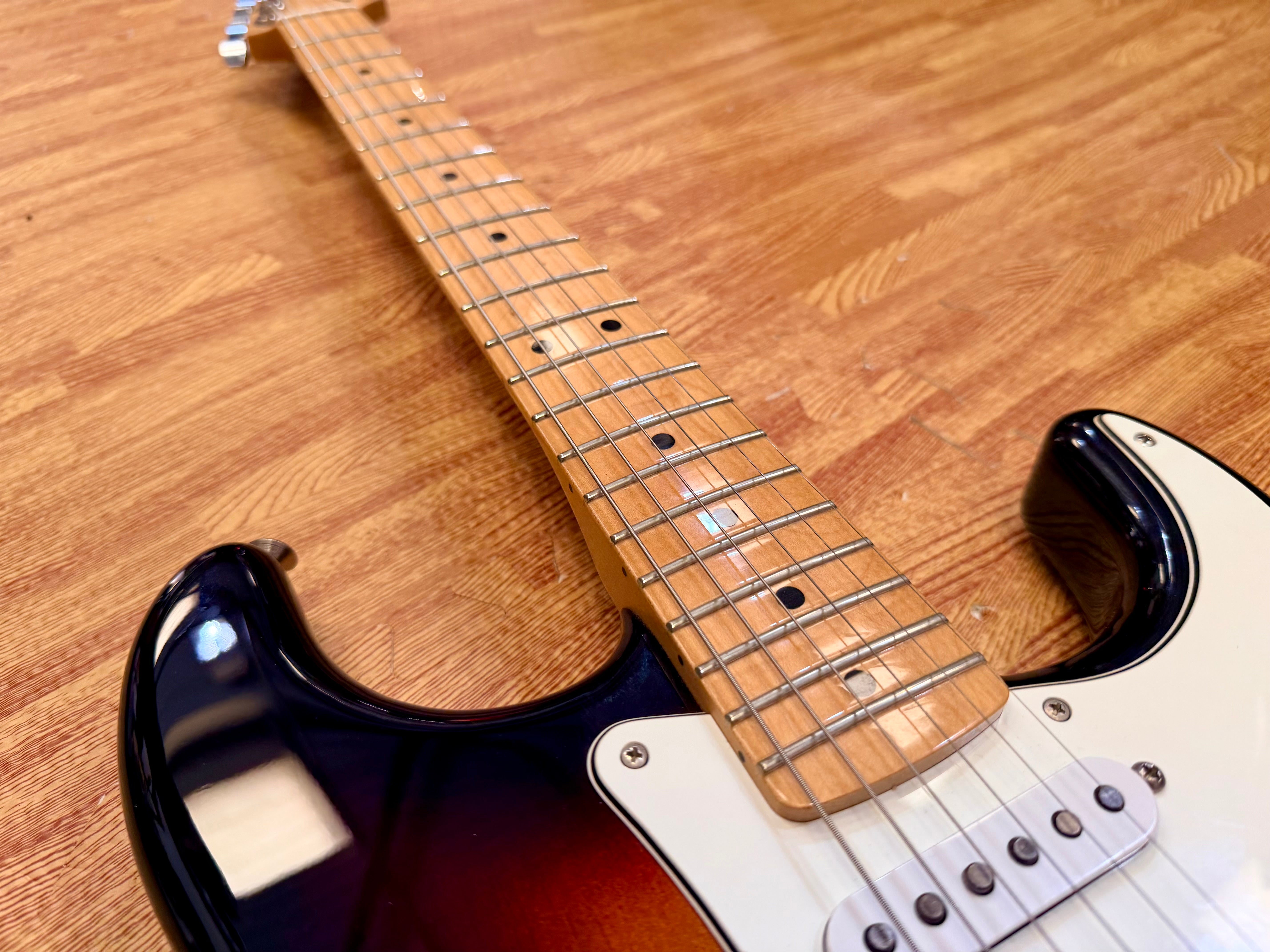 ☀️2017☀️ Fender Standard Stratocaster~ Mexican MIM~ Brown Sunburst~ Maple~ Strat