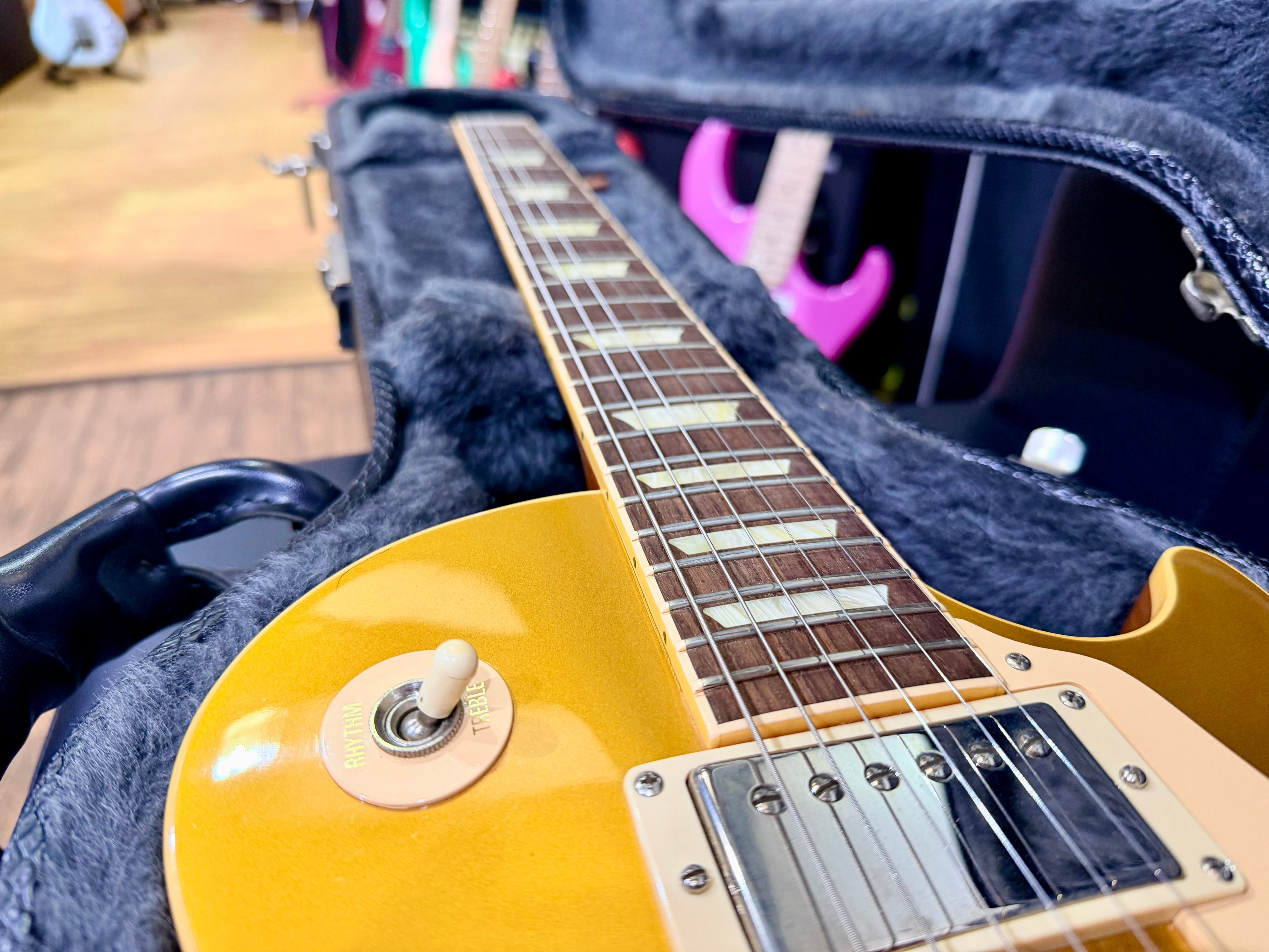 π 2005 Gibson USA Les Paul Standard Goldtop Jim Marshall OBE Signed + Case π