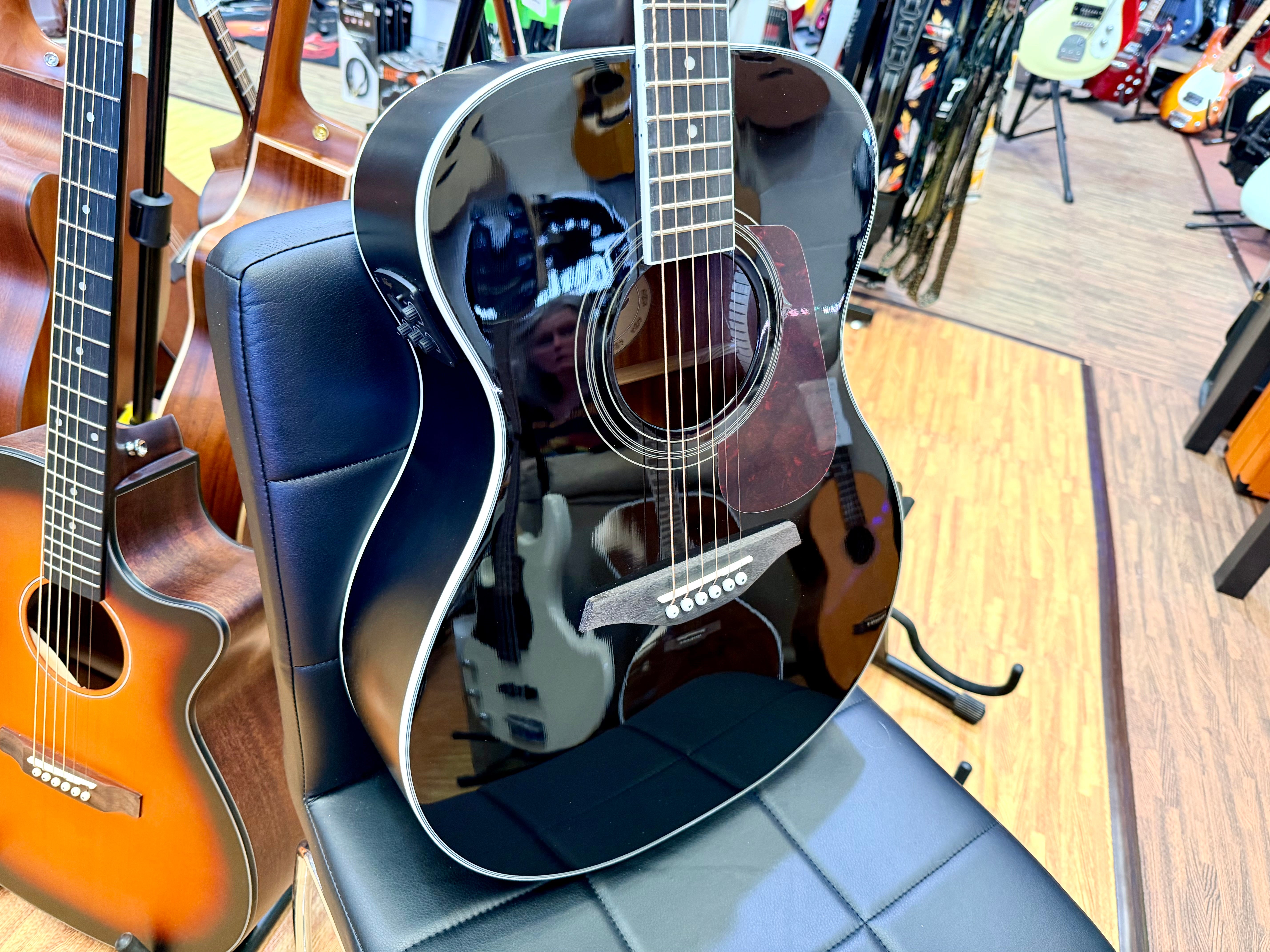 πNEWπ Vintage VE330 Electro Acoustic Guitar~ Gloss Black~ Solid Spruce Top!