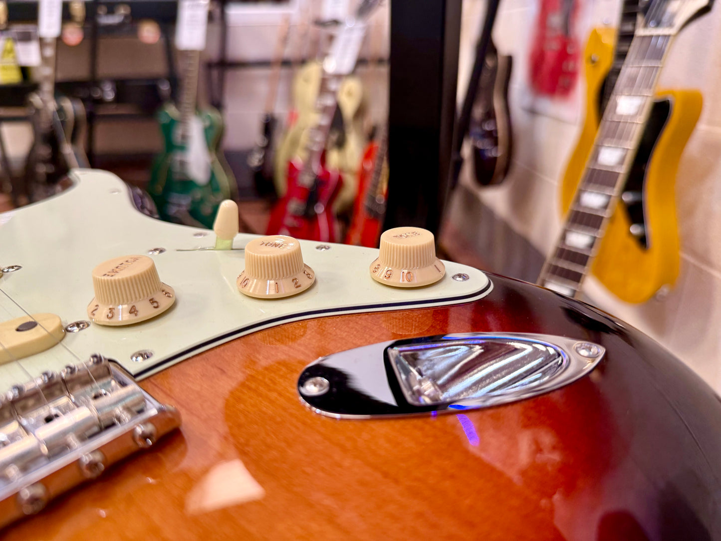 🌟2023🌟 Fender Robert Cray Signature Stratocaster~ Custom Shop P’ups~ Sunburst!