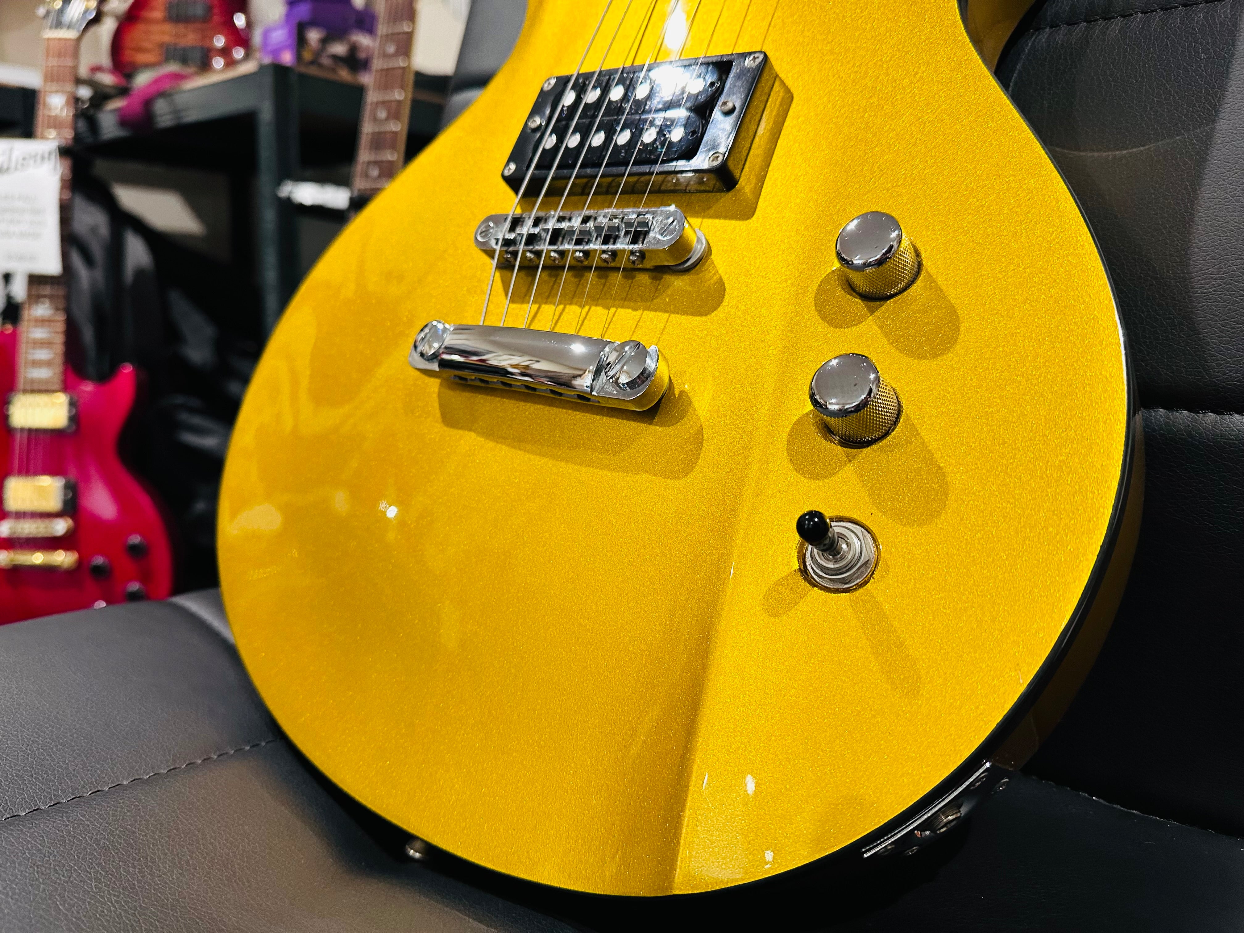 🌟ULTRA RARE & SPECIAL🌟 Lodestone UK Pulse Les Paul Shape Electric Guitar~ Gold