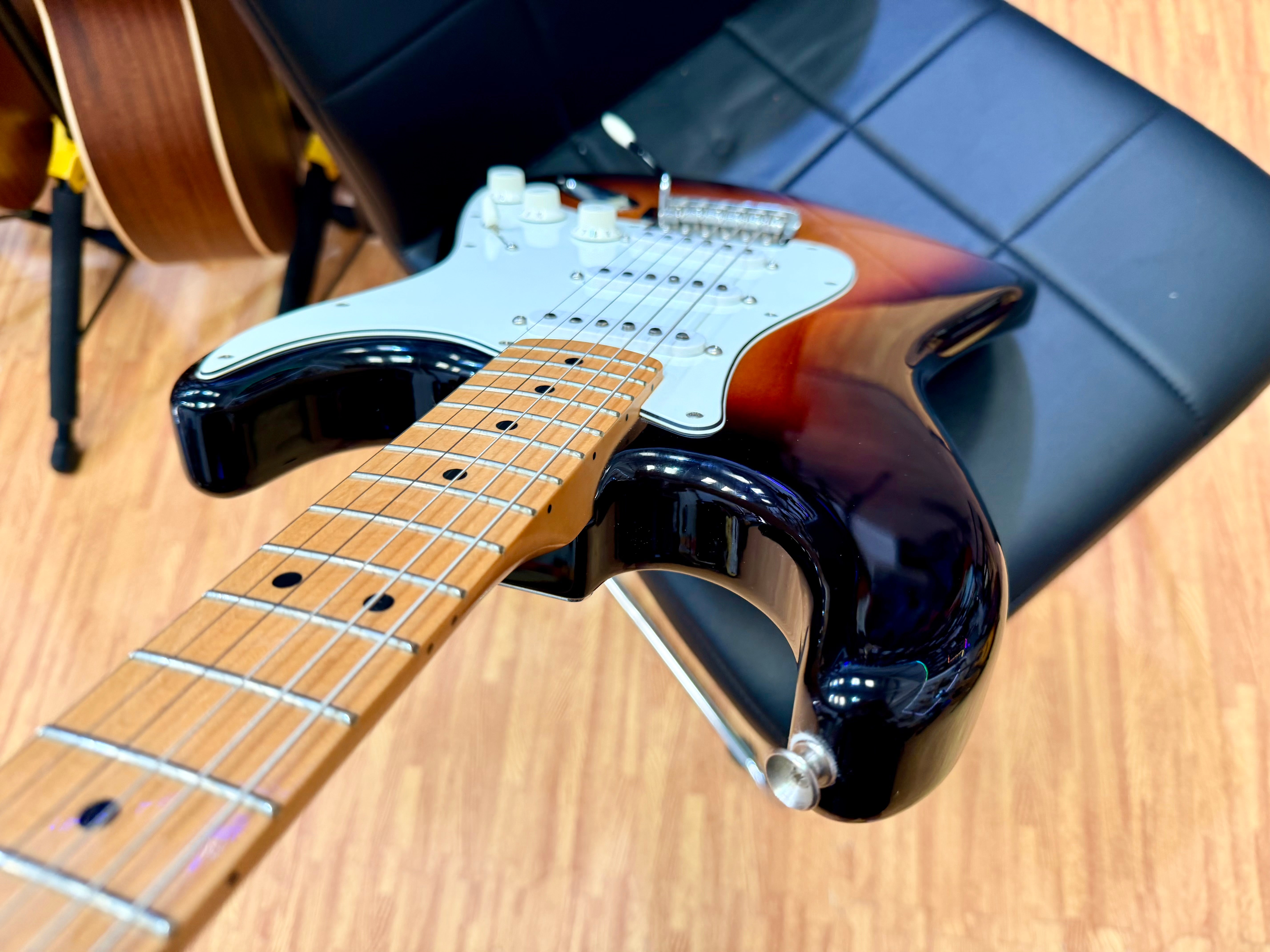 ☀️2017☀️ Fender Standard Stratocaster~ Mexican MIM~ Brown Sunburst~ Maple~ Strat