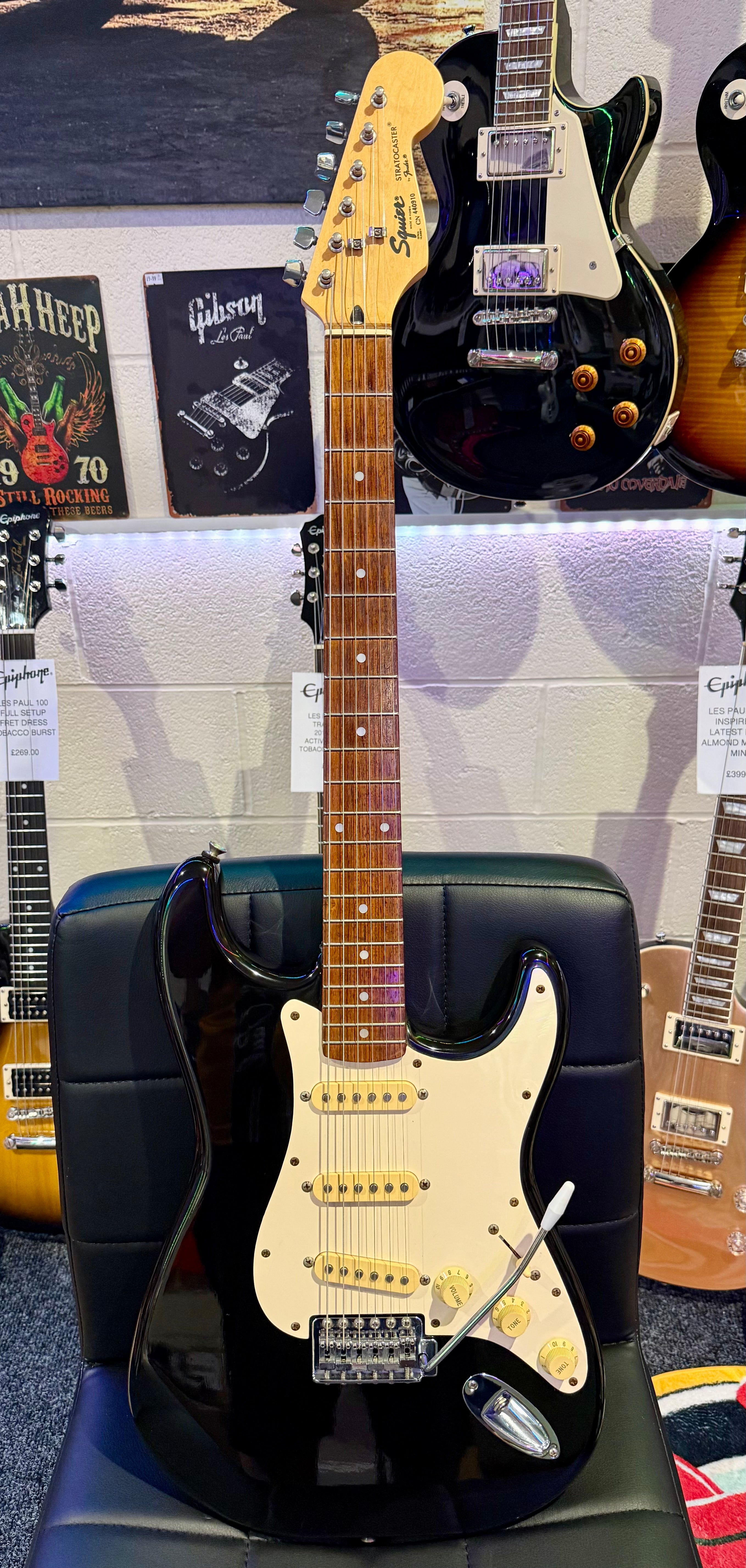 🌟RARE KOREAN🌟 1990’s Fender Squier Stratocaster~ Black & white Classic Strat!