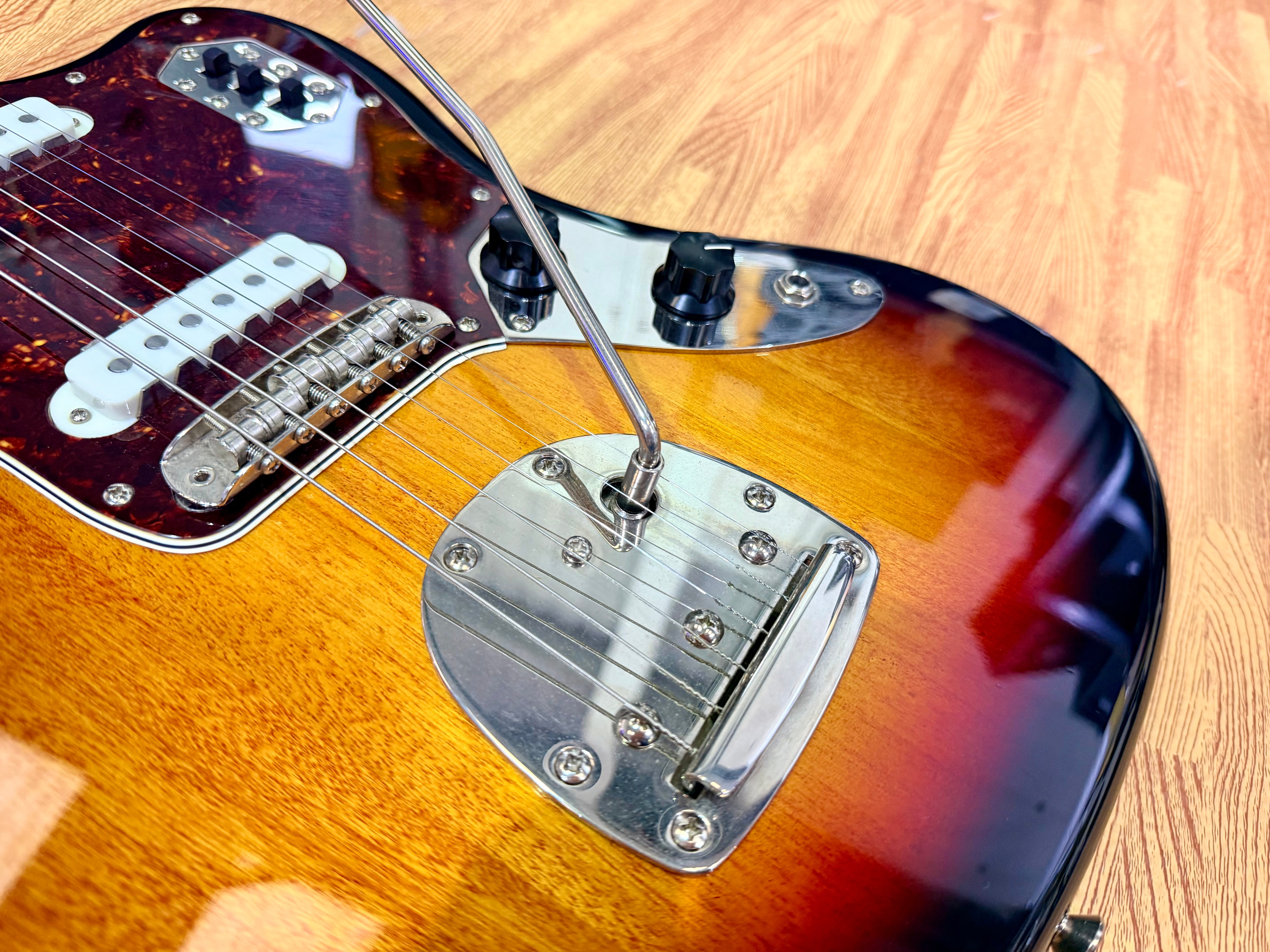 ✨2019✨ Fender Squier Classic Vibe '70s Jaguar~ 3-Tone Sunburst~ Electric Guitar