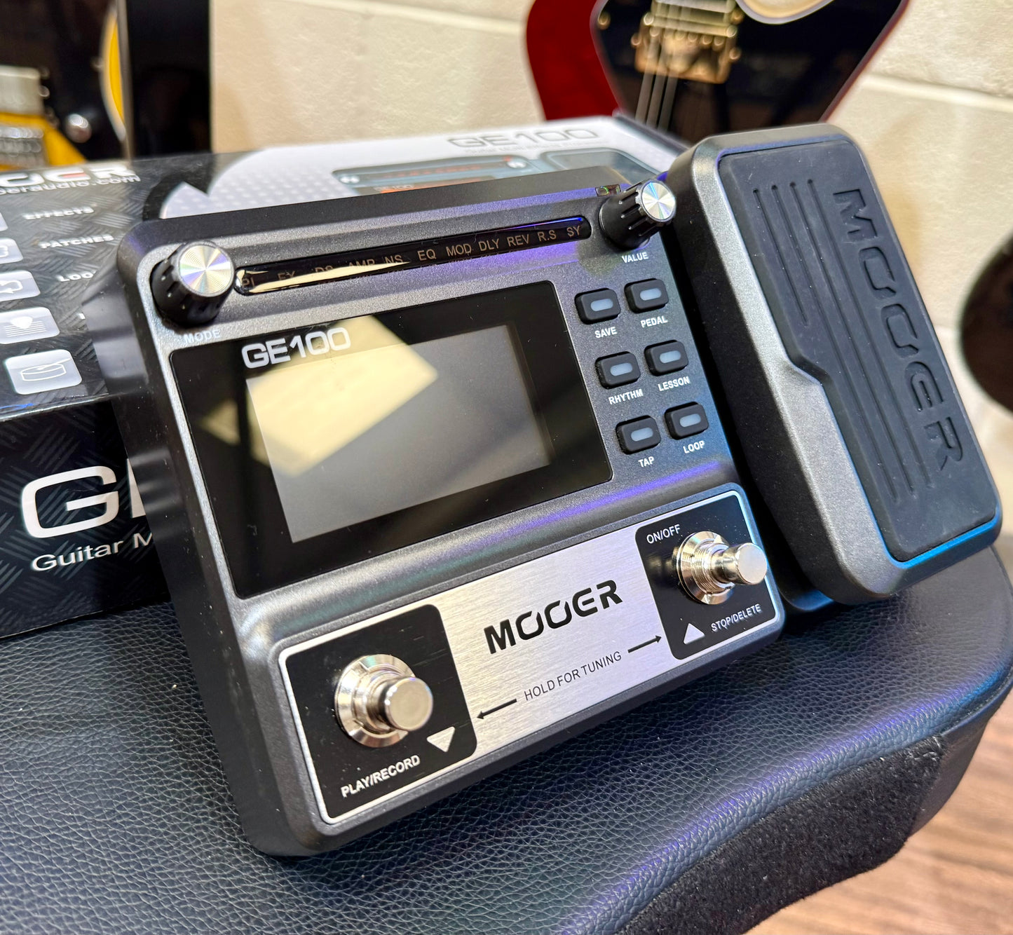🎸 Mooer GE 100 Guitar Multi Effects Processor~ FX Unit~ Boxed! 🎸