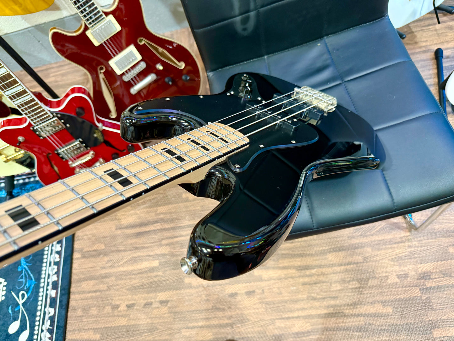 🎸 Fender Squier Classic Vibe '70s Jazz Bass~ Black~ Upgraded Neck 🎸