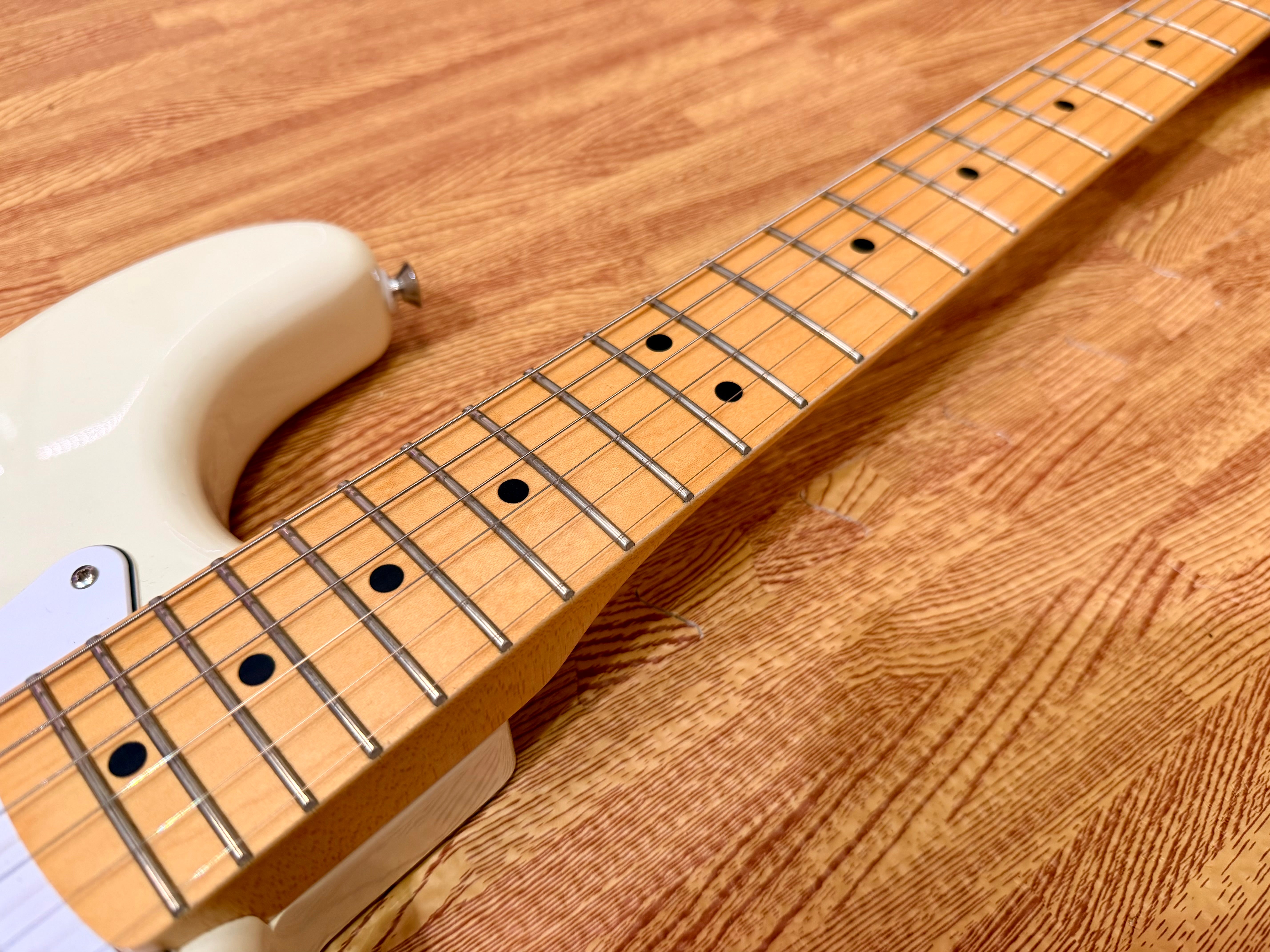 π2025π Fender Standard Stratocaster Electric Guitar~ Olympic White~ Maple Neck