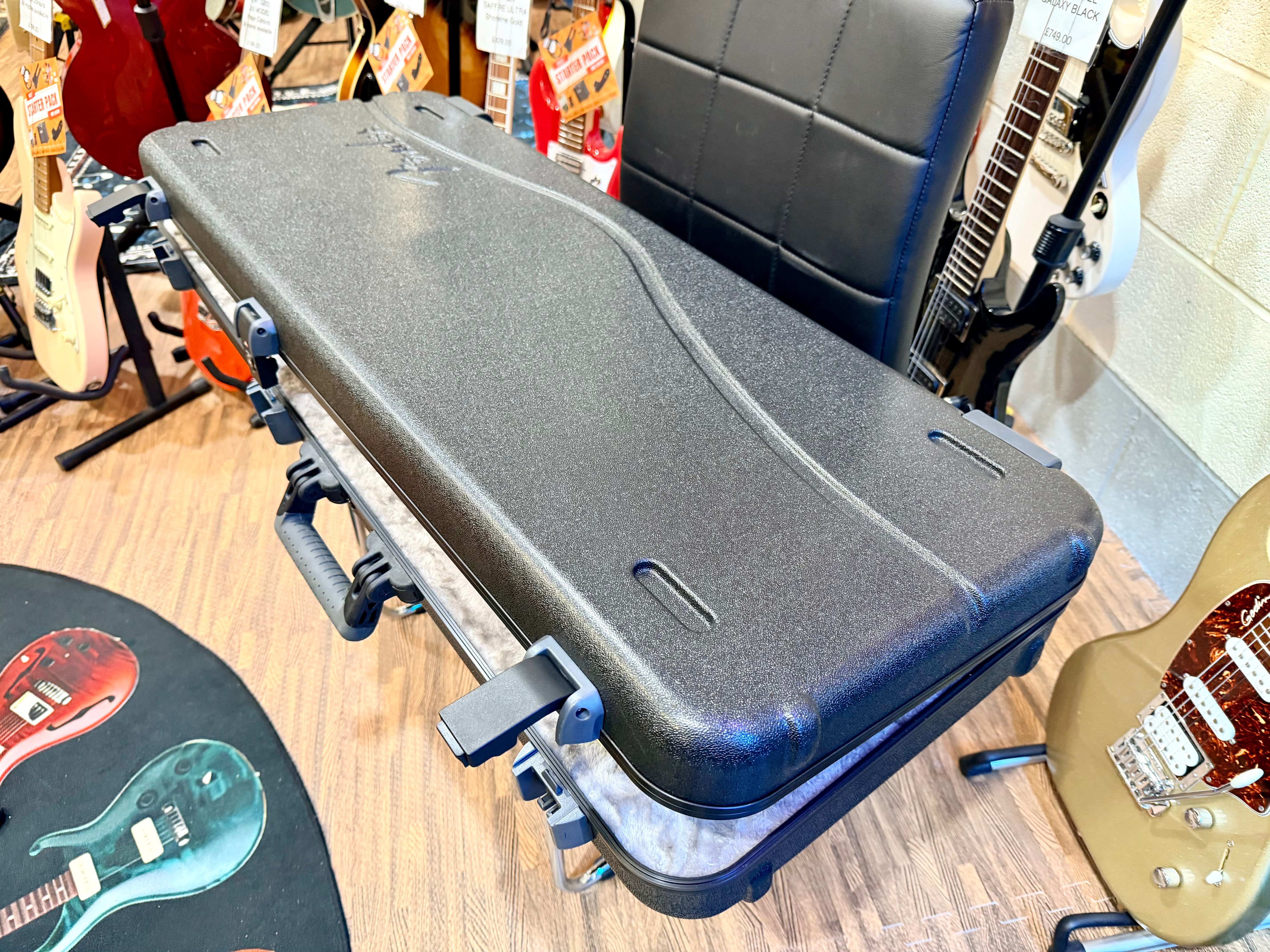 🌟2014🌟 Fender Standard Stratocaster~ Mexican Strat~ Arctic White~ Hard Case!