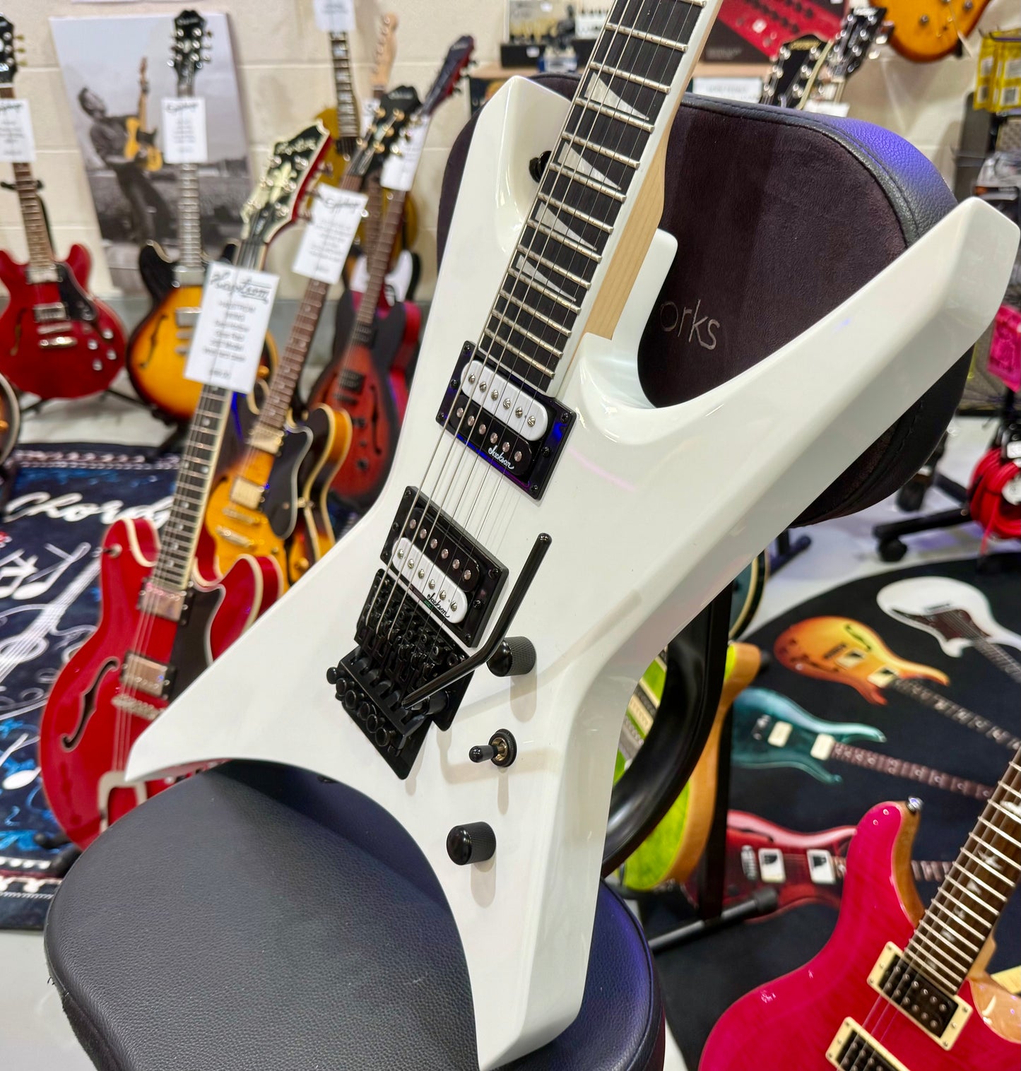 🔥2024 MINT🔥 Jackson JS32 Warrior~ Snow White~ Floyd Rose~ Amaranth Fretboard!