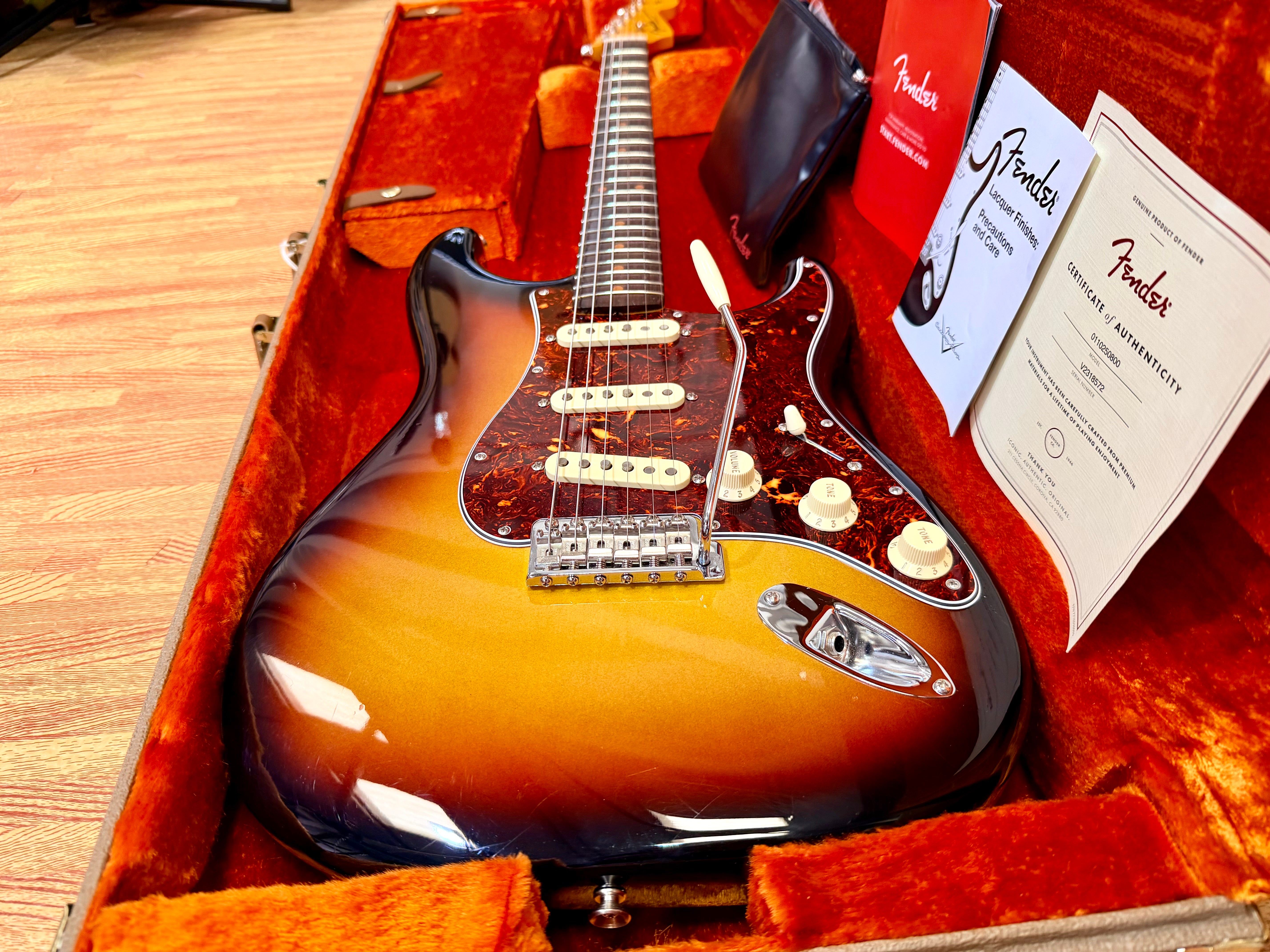 ✨2023✨ Fender American Vintage II 1961 Stratocaster USA~ 3-Color Sunburst + Case