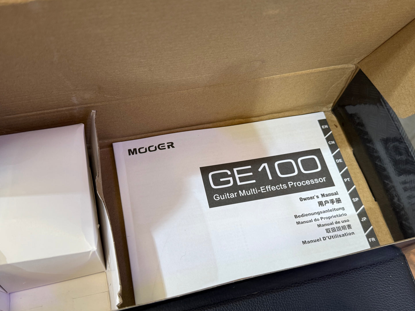 🎸 Mooer GE 100 Guitar Multi Effects Processor~ FX Unit~ Boxed! 🎸