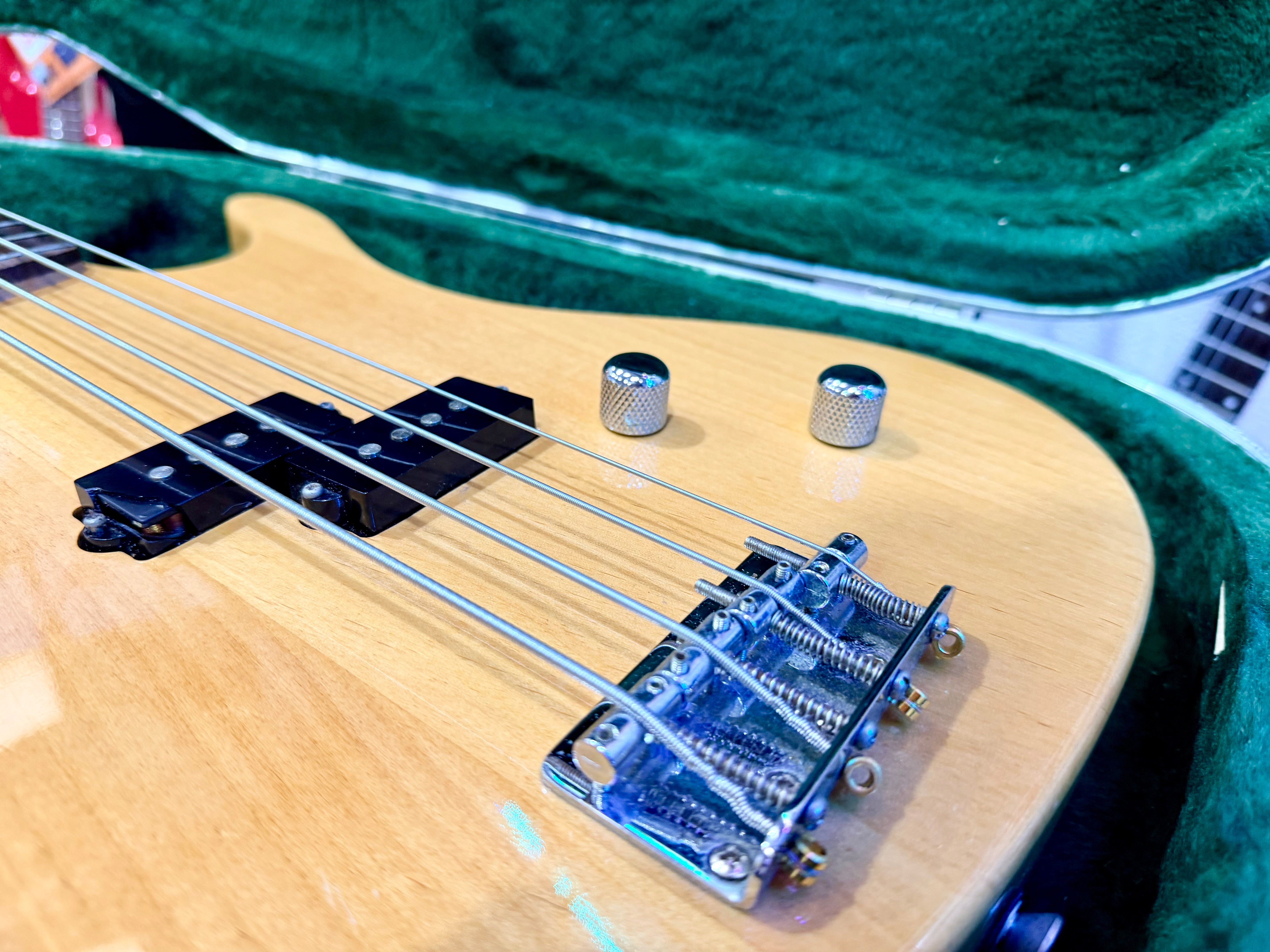 🎸 Washburn XB100 Electric Bass Guitar~ Hard Case~ Natural Gloss 🎸