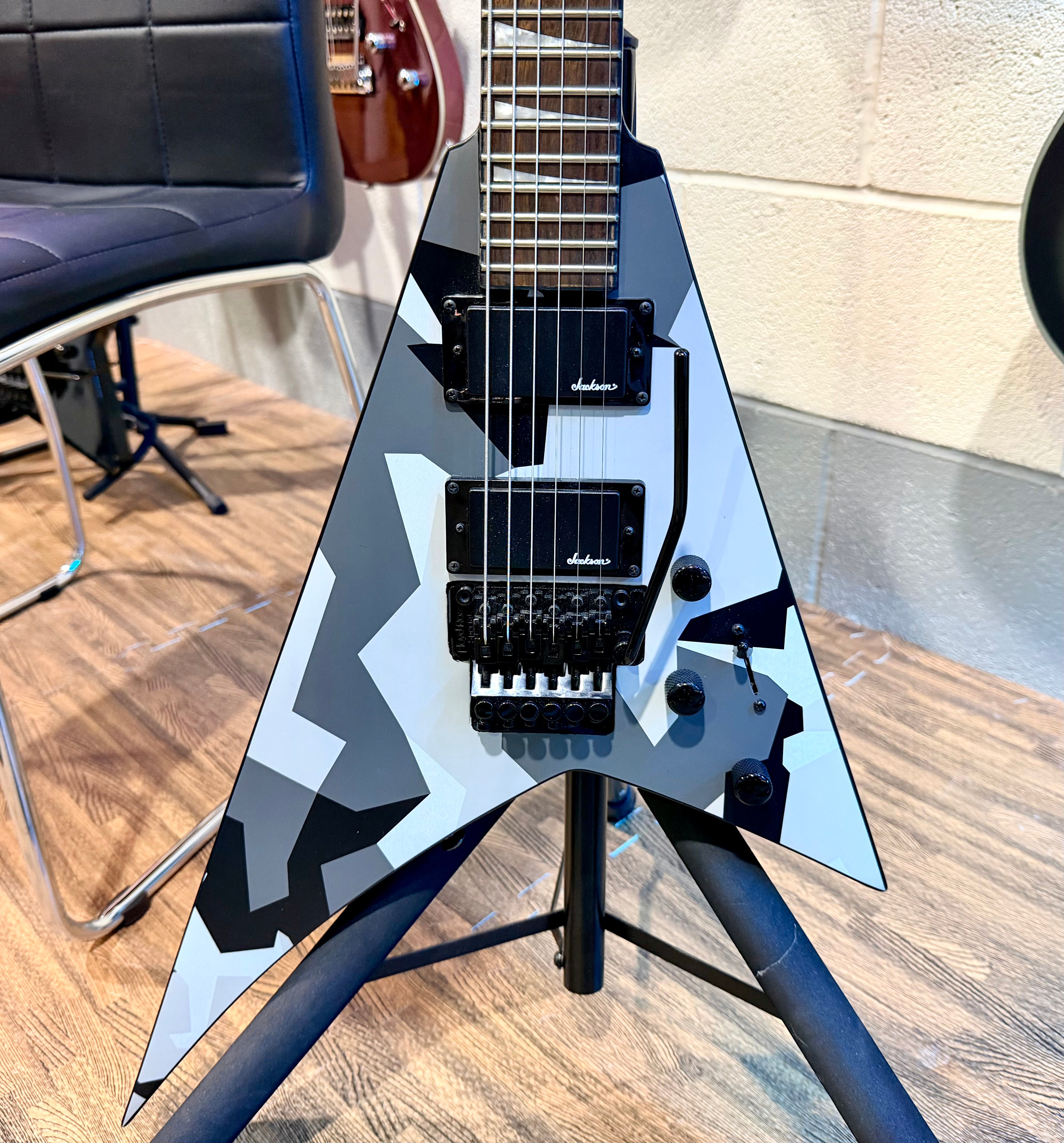 🔥2022🔥 Jackson Rhoads X Series RRX24 Winter Camo~ Hard Case~ Electric Guitar!