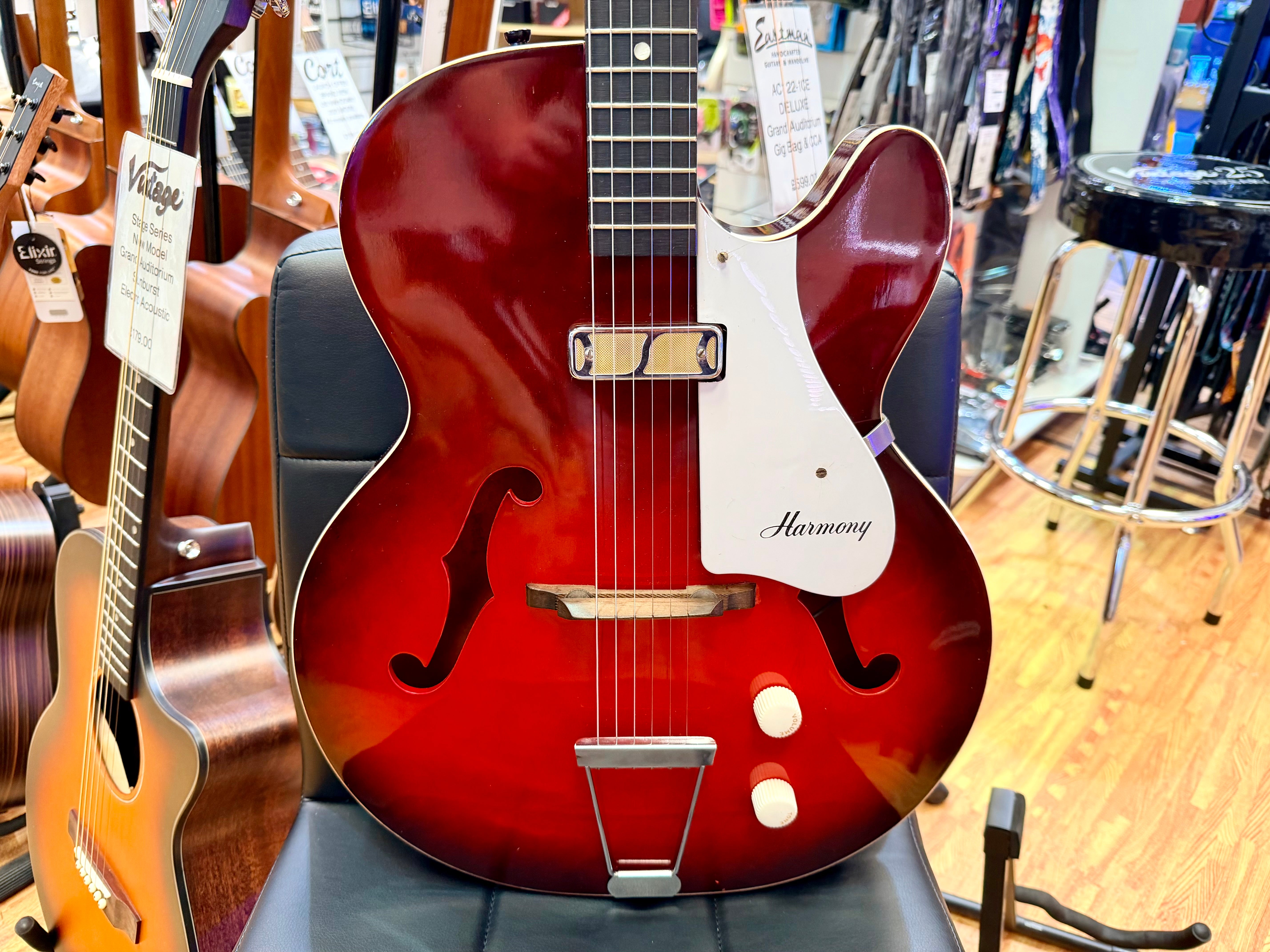 ✨VINTAGE✨ 1963 Harmony H53 Rocket~ Made in USA~ Semi-Hollow D’Armond P’up + Case