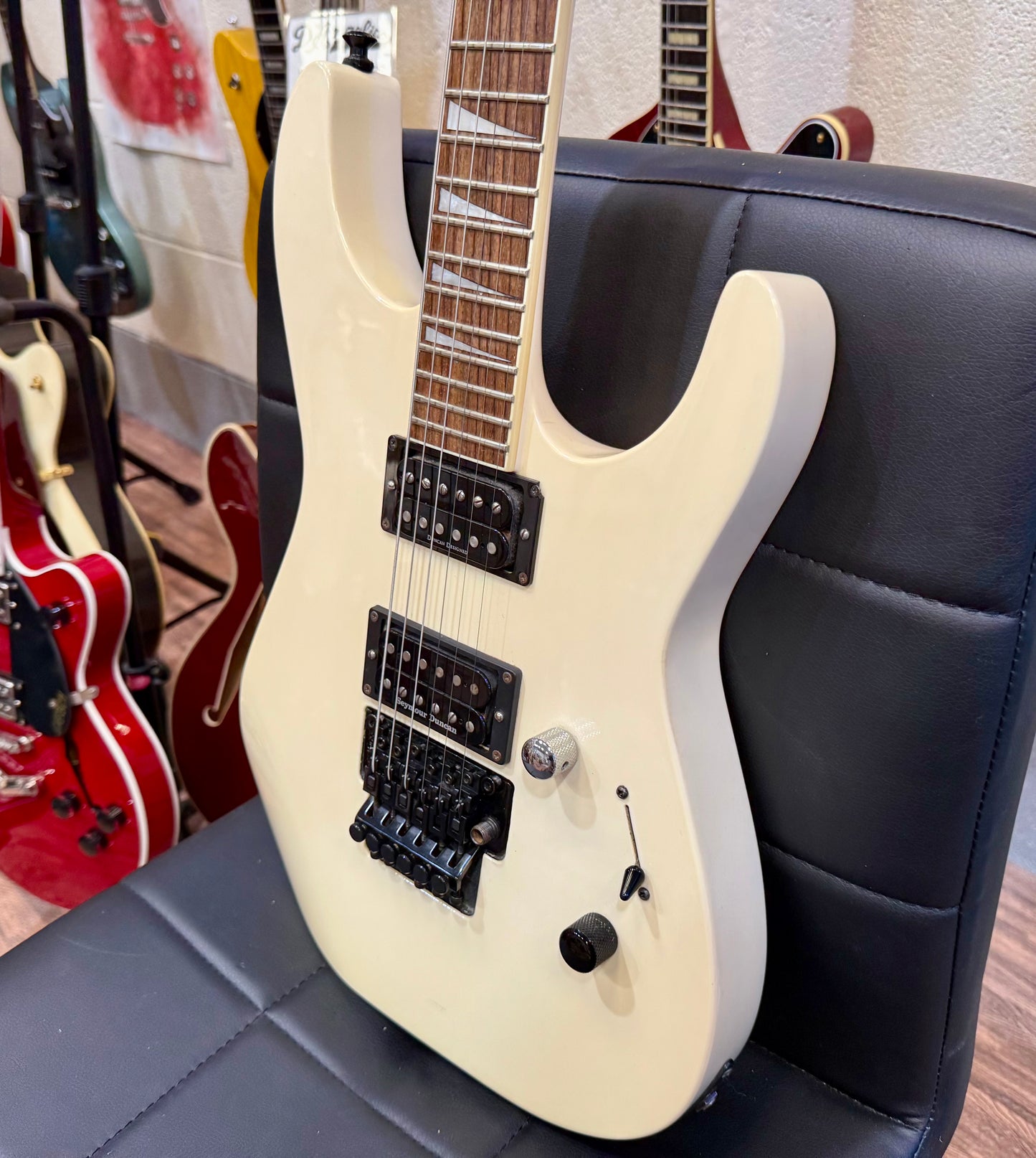 🔥SEYMOUR DUNCAN🔥 Jackson SLX DX Soloist Thru Neck~ Creme ’Vintage’ White!