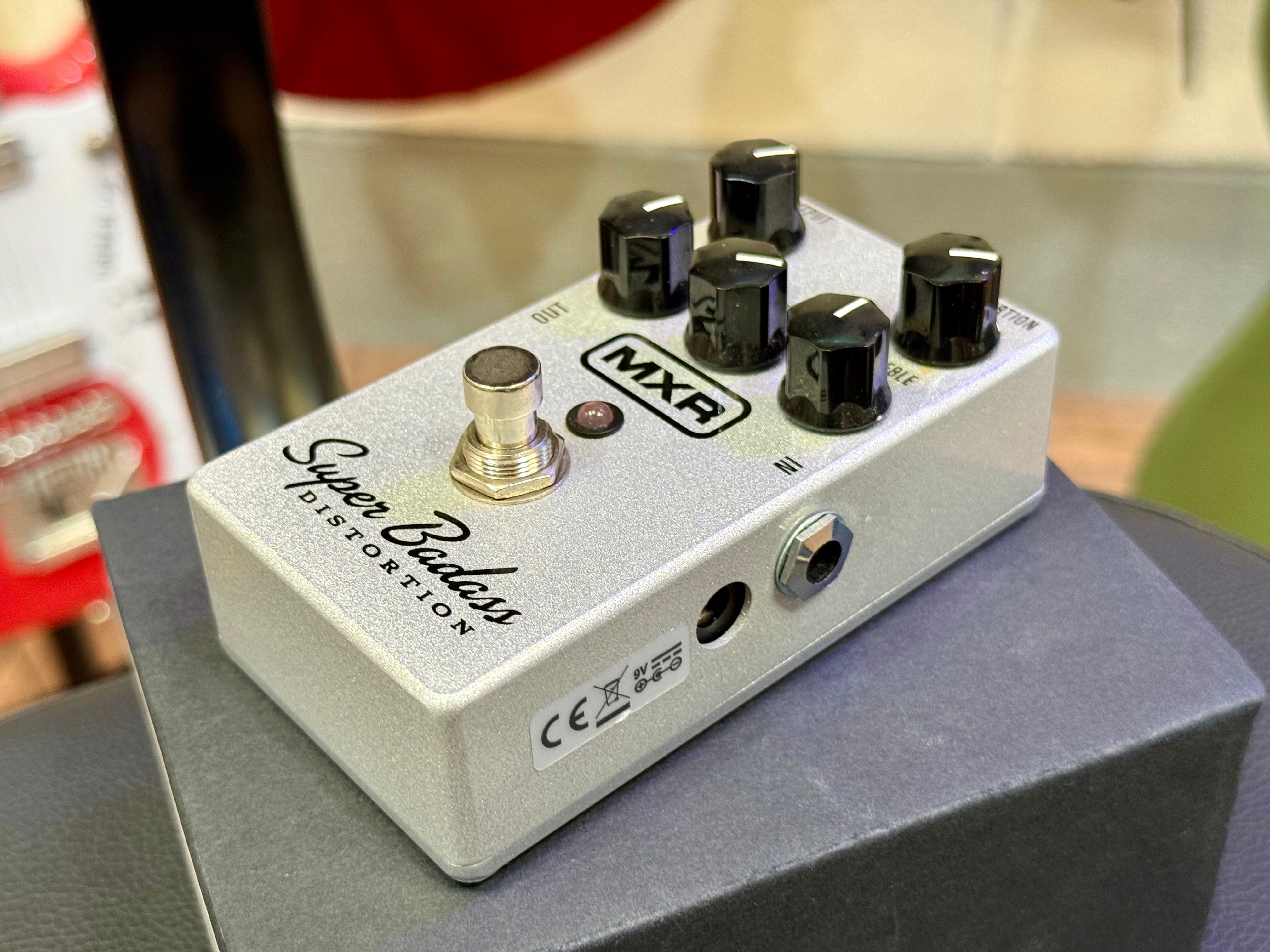 🎸MINT IN BOX 🎸 MXR M75 Super Badass Distortion Analogue Guitar Pedal~ Silver!