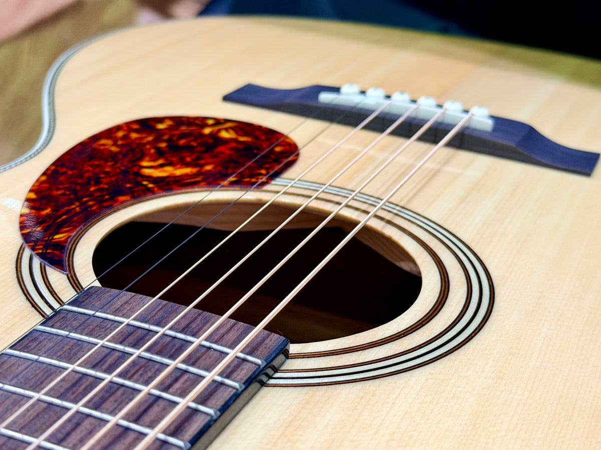 Vintage V900PNC Solid Spruce Parlour Acoustic Guitar~ Orchestral OM Solid Top