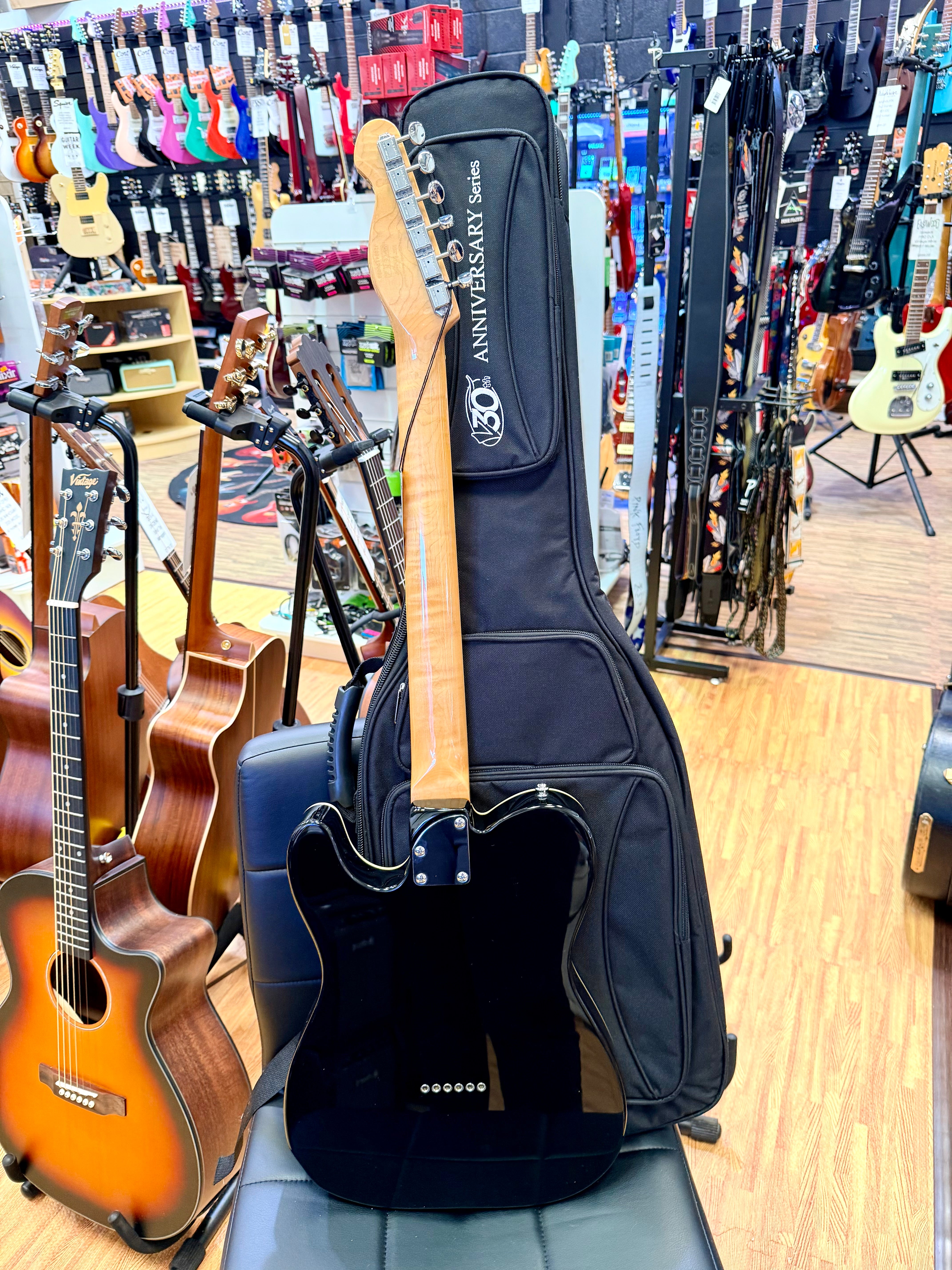 🔥LAST ONE🔥 Vintage 30th Anniversary V72 ReIssued~ Thinline~ Black + Gig Bag!