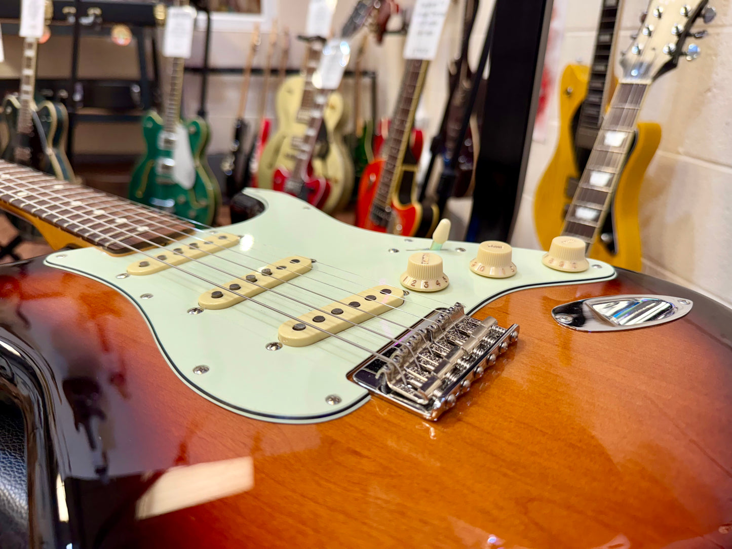 🌟2023🌟 Fender Robert Cray Signature Stratocaster~ Custom Shop P’ups~ Sunburst!