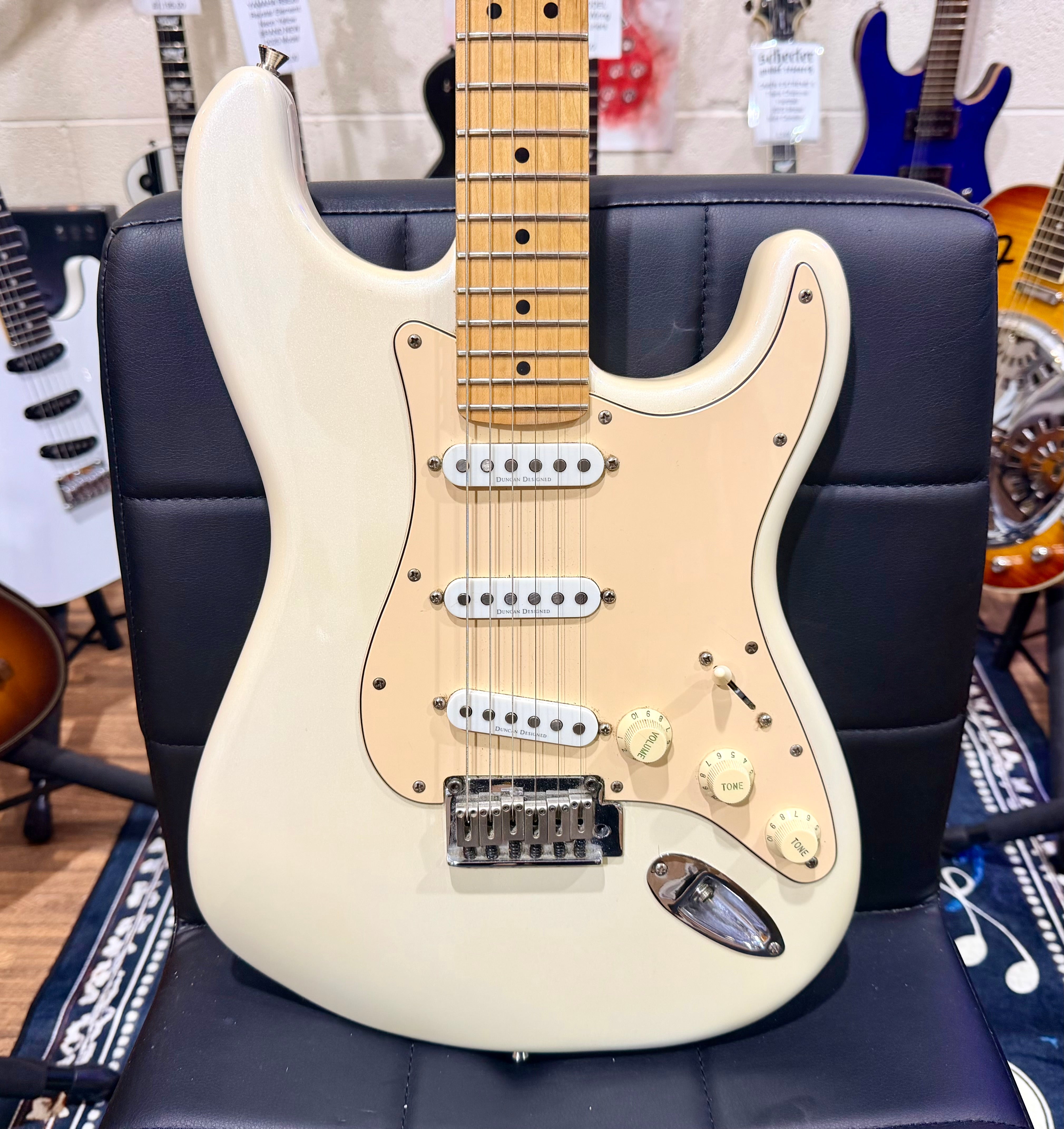 π2013π Fender Squier Deluxe Stratocaster~ Olympic White Pearl~ Indonesia Made!