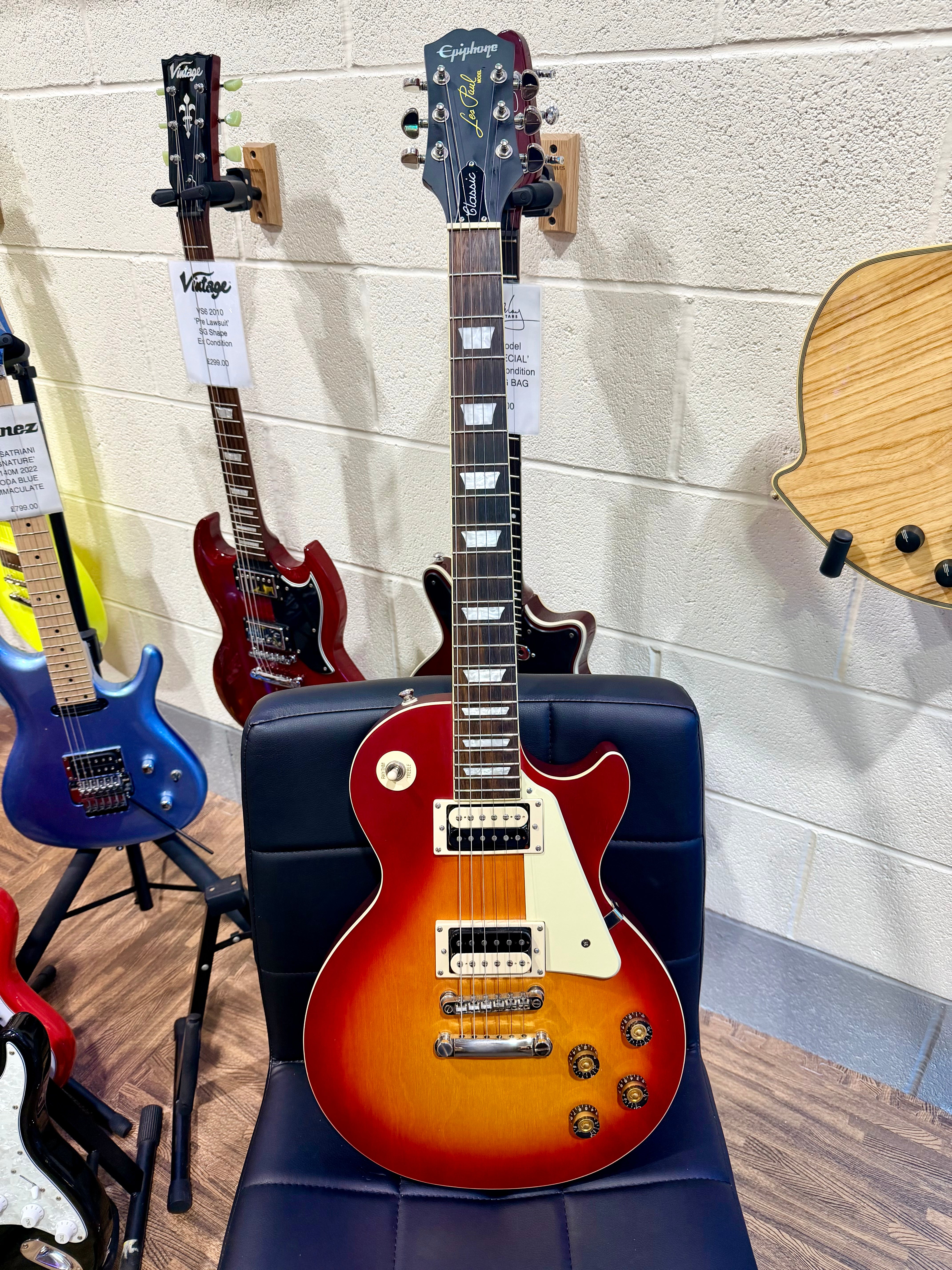 π2022π Epiphone Les Paul Classic~ Cherry Sunburst Electric Guitar~ Satin/Matte