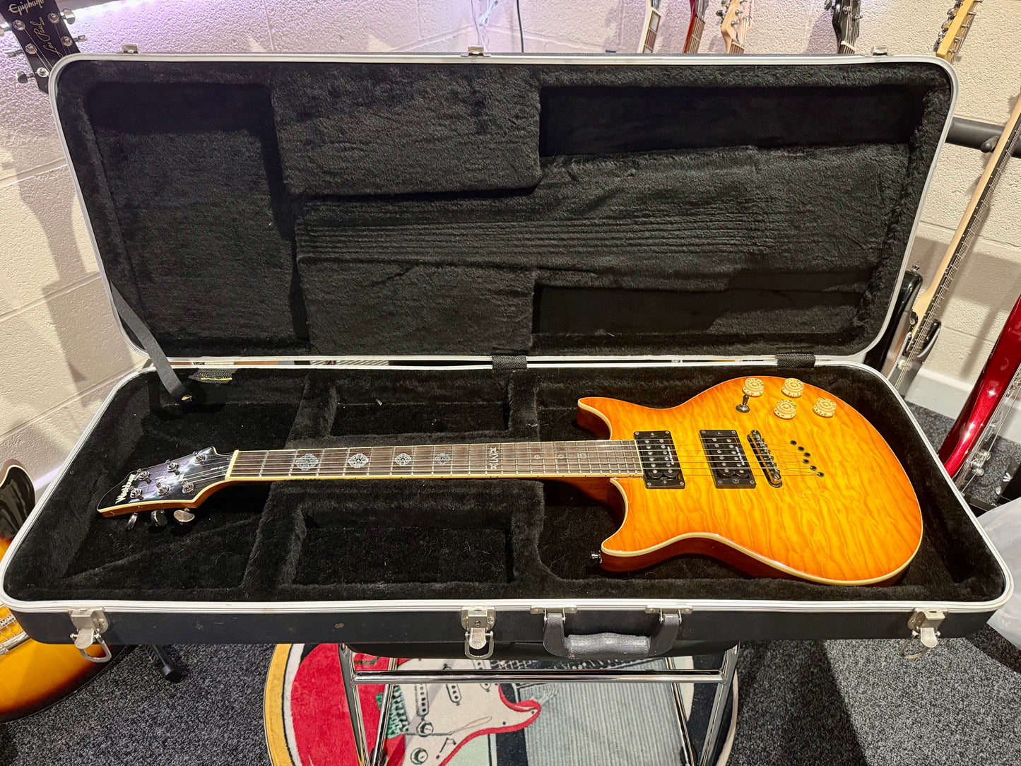 🌟RARE KOREAN🌟 Washburn Tabu Series TB-300 Double Cut~ Head Hunter P’ups~ Case!