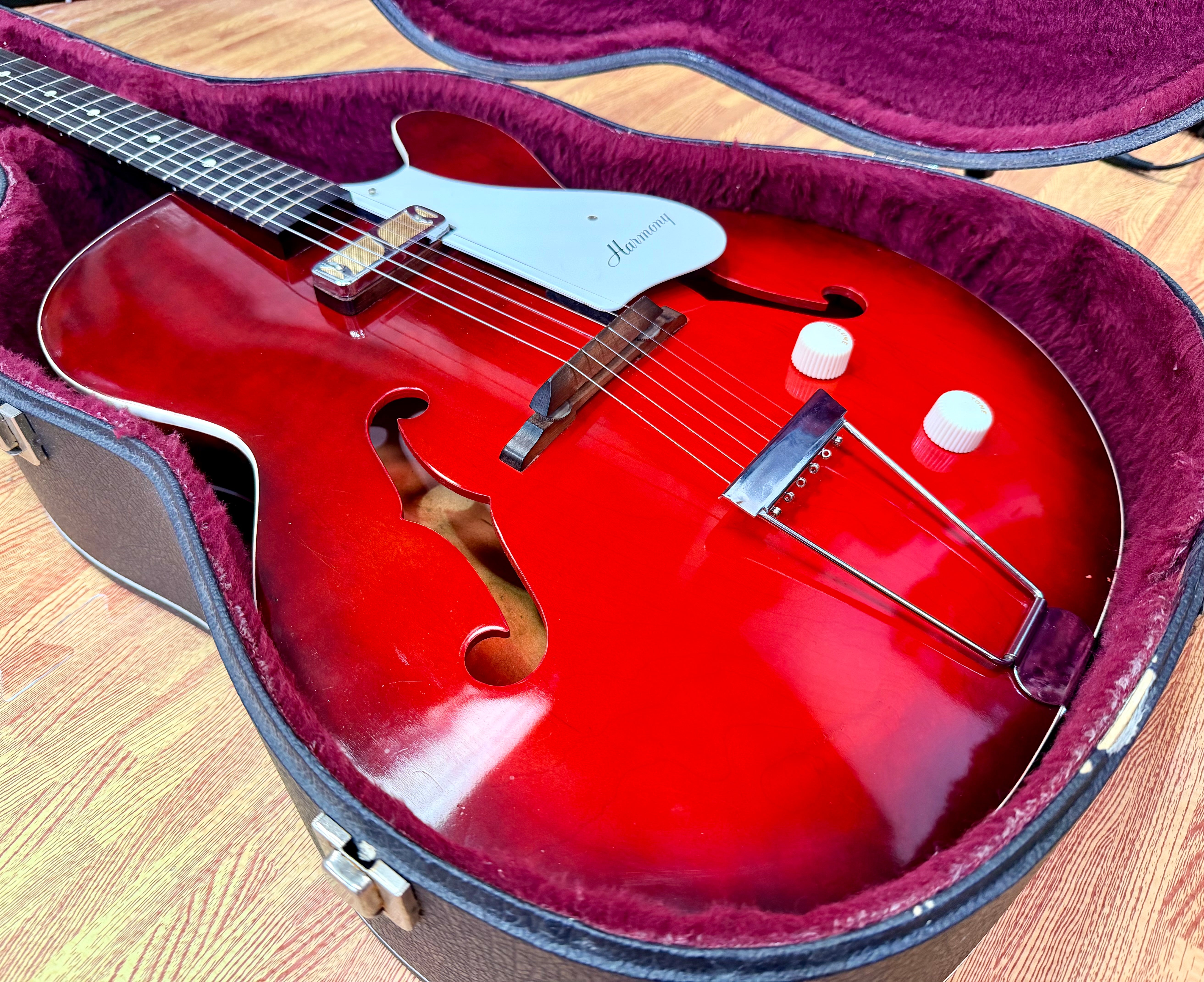 ✨VINTAGE✨ 1963 Harmony H53 Rocket~ Made in USA~ Semi-Hollow D’Armond P’up + Case