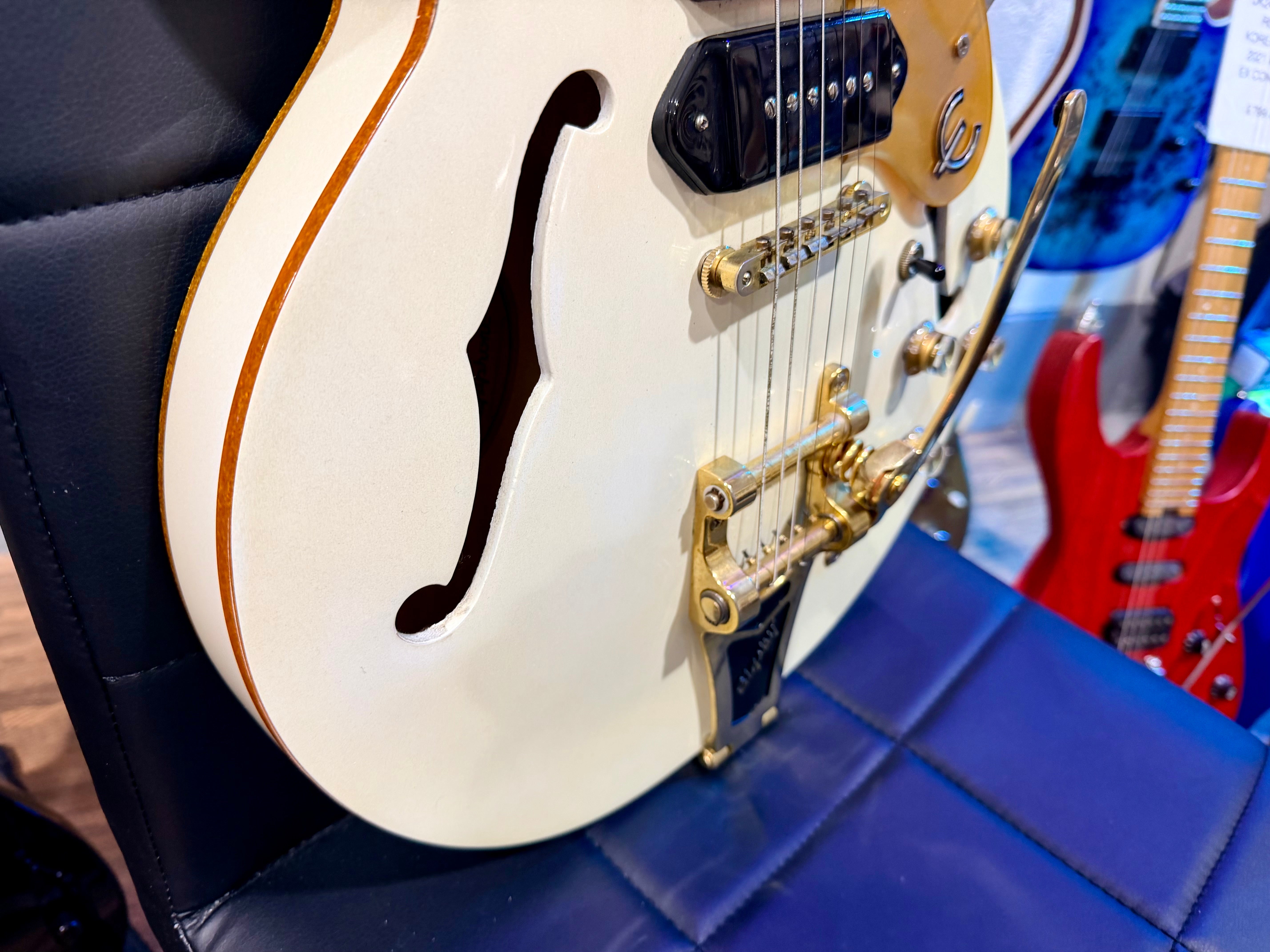 ✨LIMITED EDITION✨ Epiphone Riviera Royale Custom P93~ Pearl White + Hard Case!