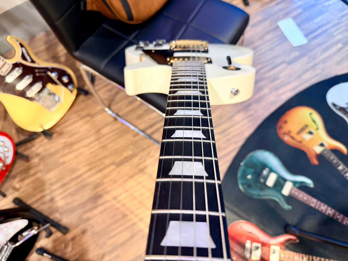 π2009π Gibson Les Paul Studio~ Alpine White & Gold~ Ebony Fretboard~ Gig Bag!