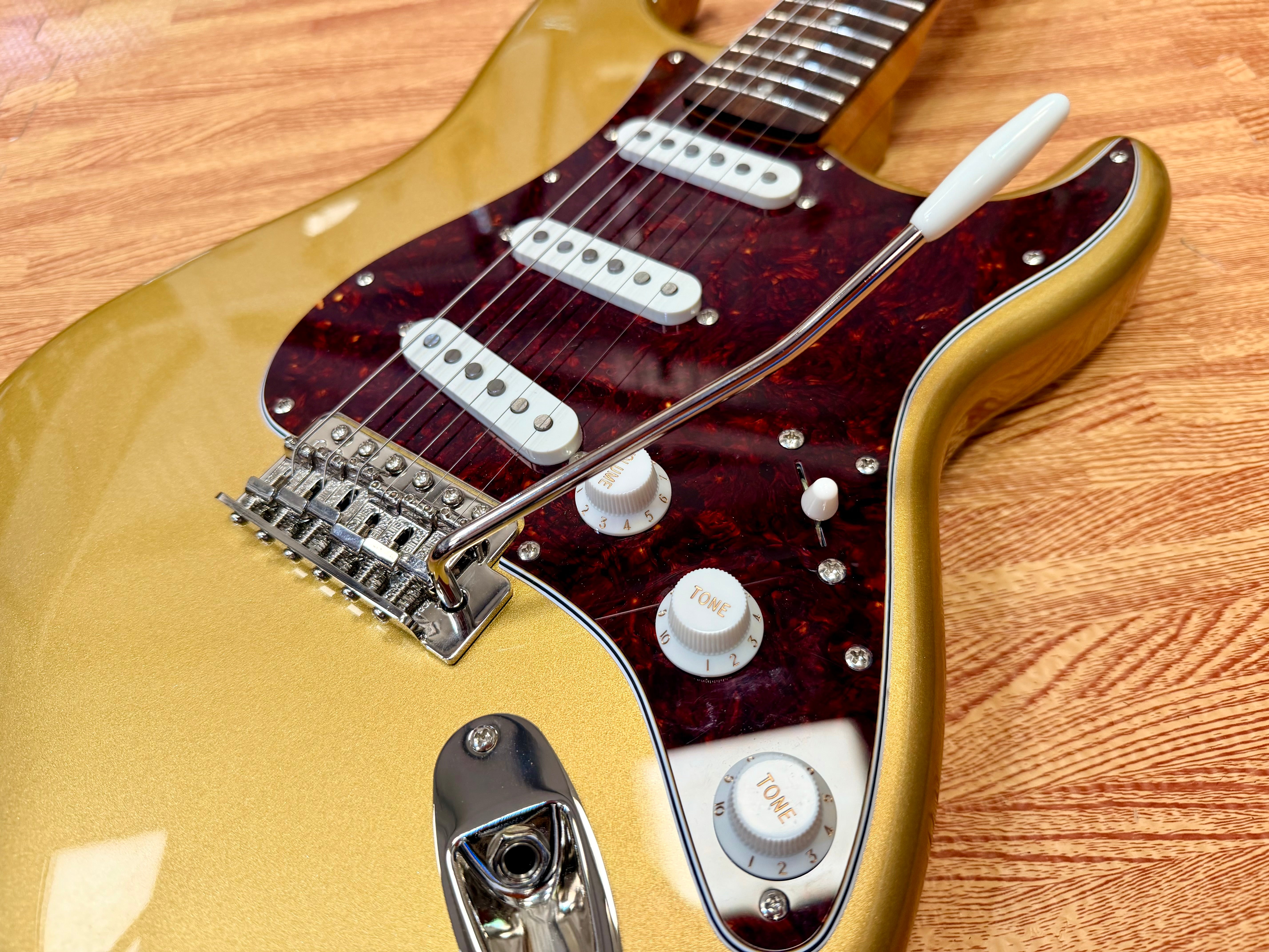 ✨MINT✨ Fender Squier FSR Classic Vibe 60s Stratocaster~ Aztec Gold~ 2025 Strat