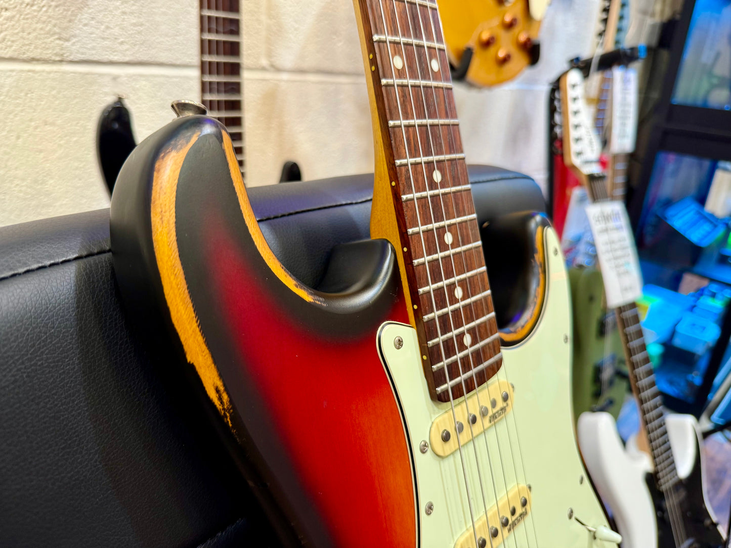 š„ Vintage V6 ICON Electric Guitar~ Distressed Sunburst Relic~ Stratocaster š„