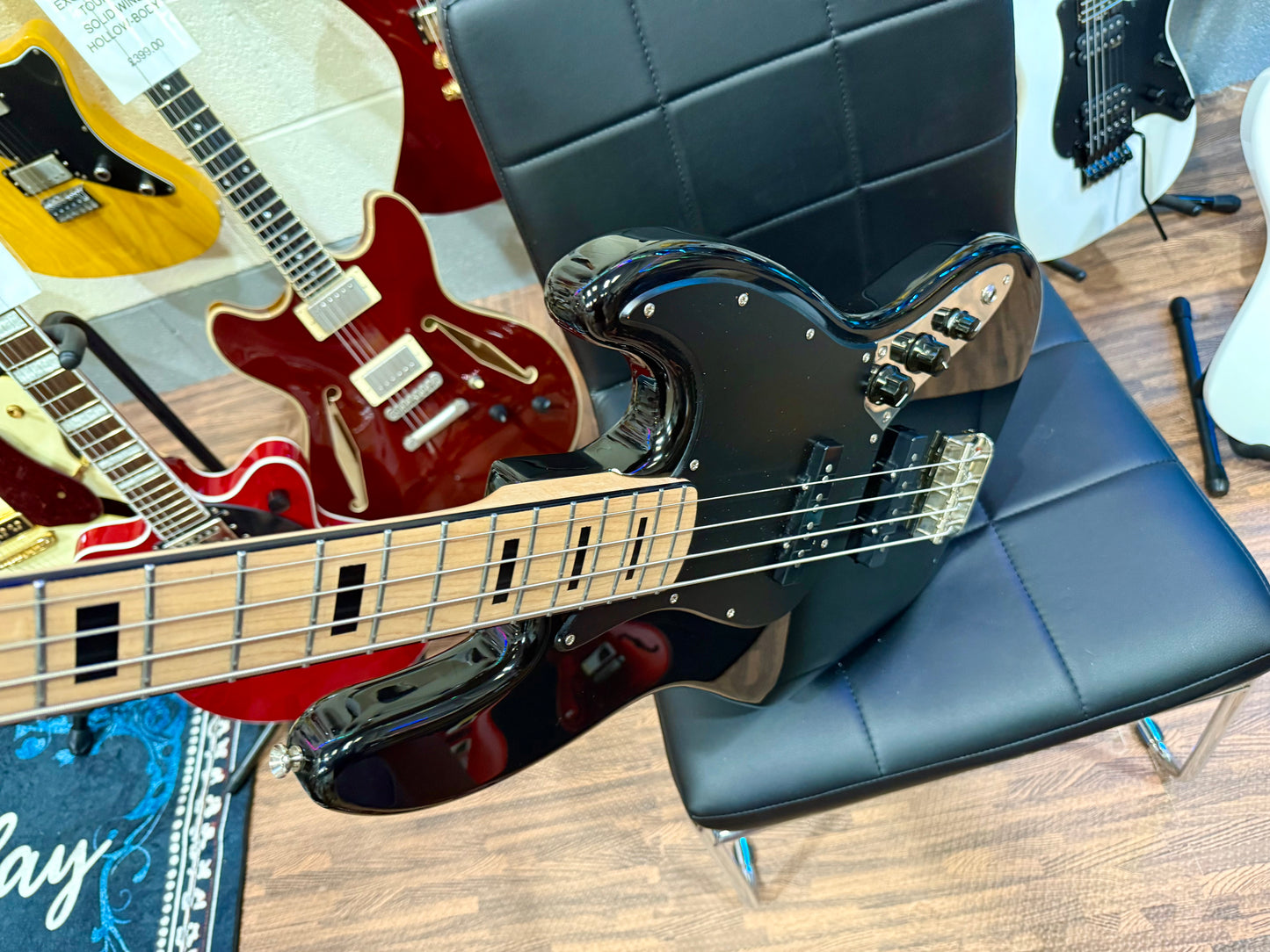 🎸 Fender Squier Classic Vibe '70s Jazz Bass~ Black~ Upgraded Neck 🎸