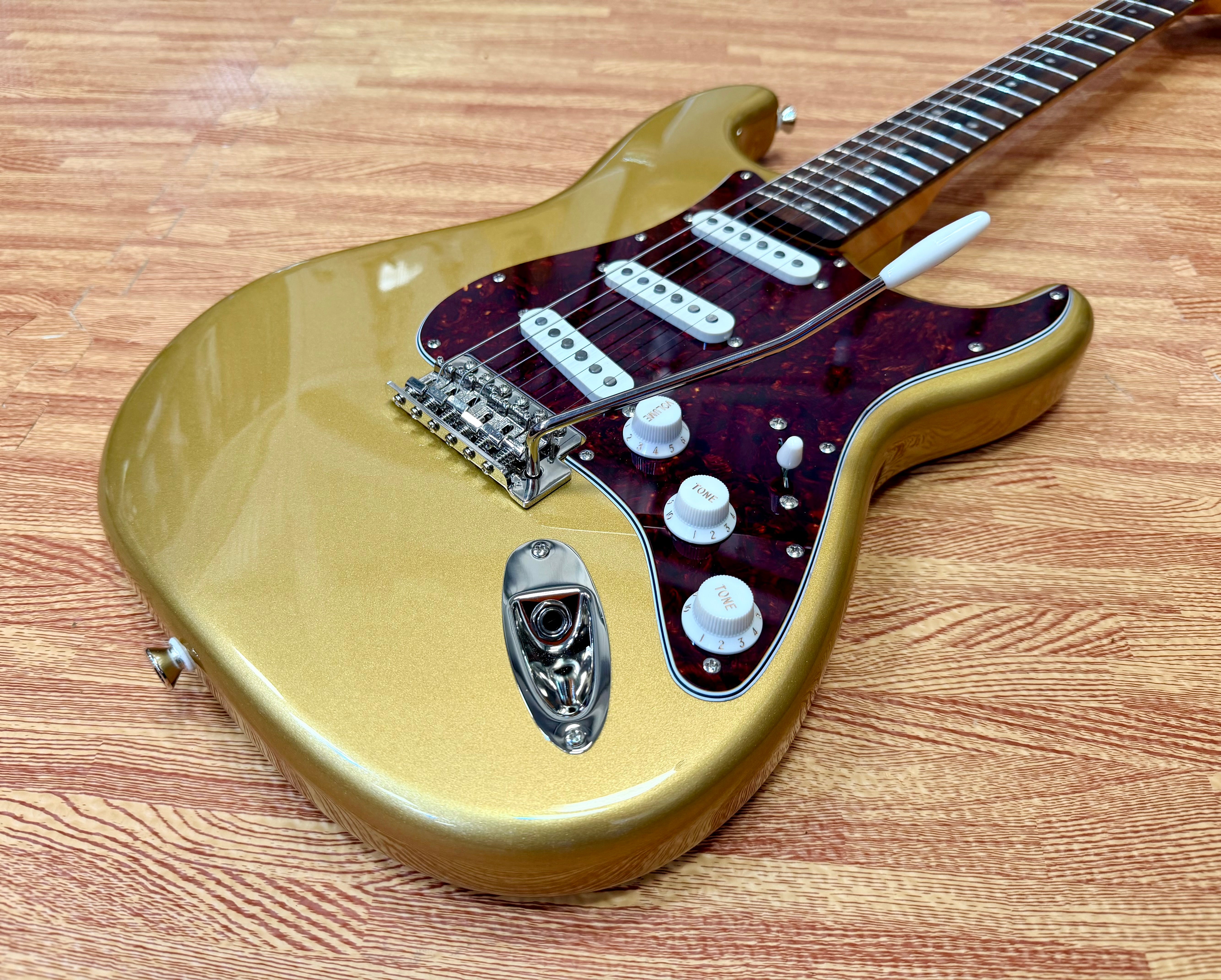 ✨MINT✨ Fender Squier FSR Classic Vibe 60s Stratocaster~ Aztec Gold~ 2025 Strat