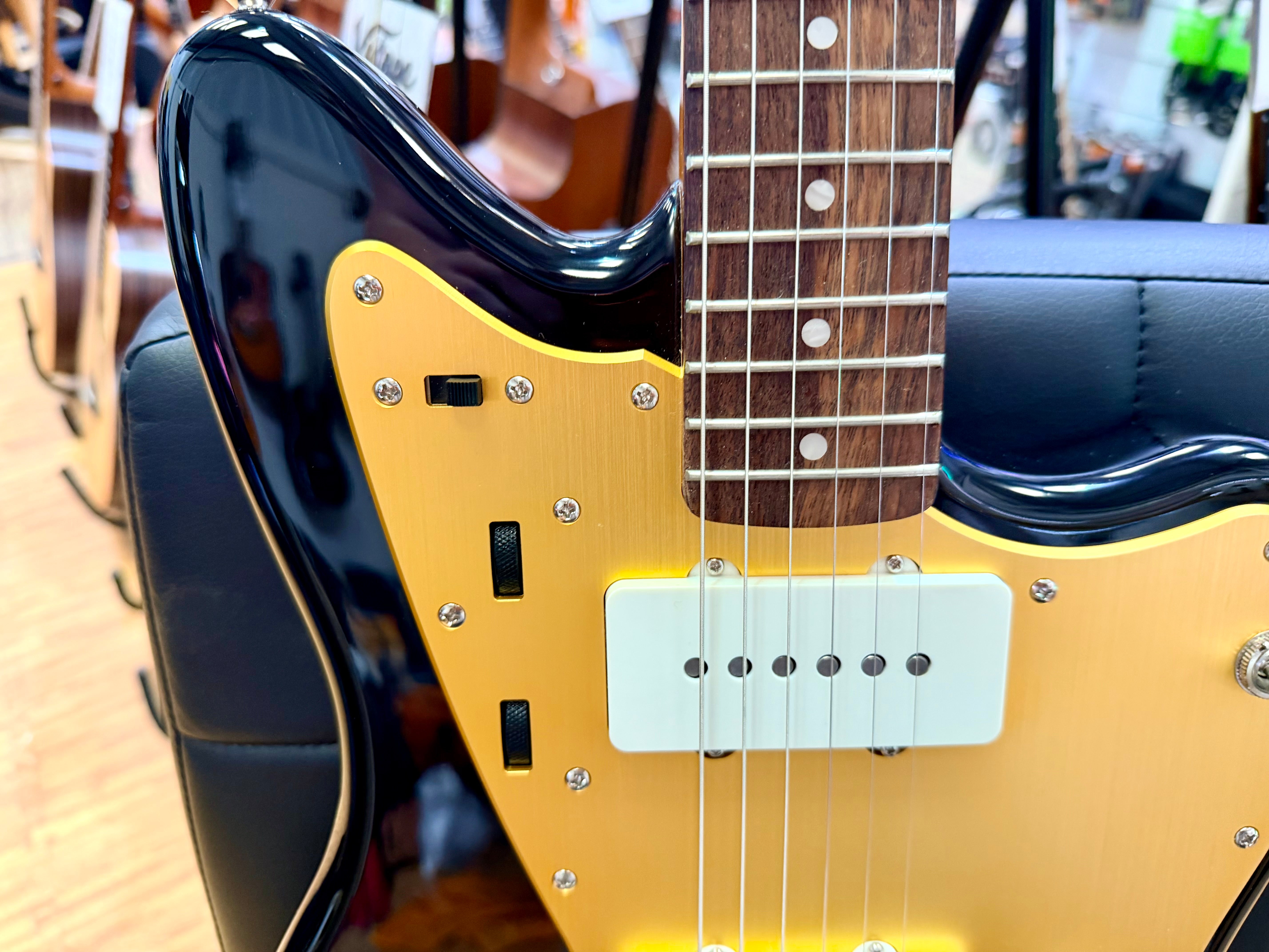 ✨1/250✨ Limited Edition Squier Classic Vibe 60’s Jazzmaster FSR Black & Gold!