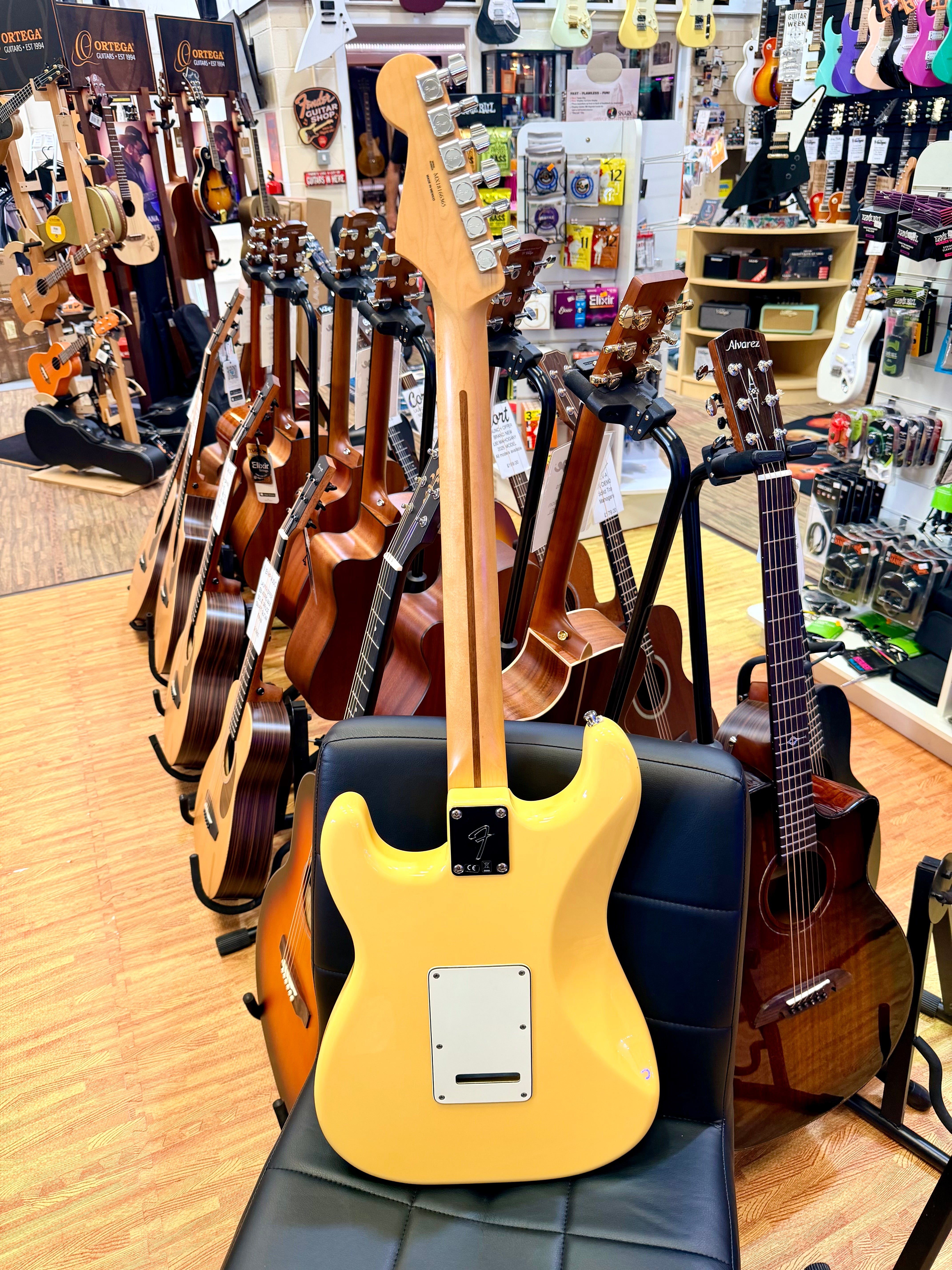 ✨2018✨ Fender Player Stratocaster~ Buttercream~ Maple Neck~ Made in Mexico!