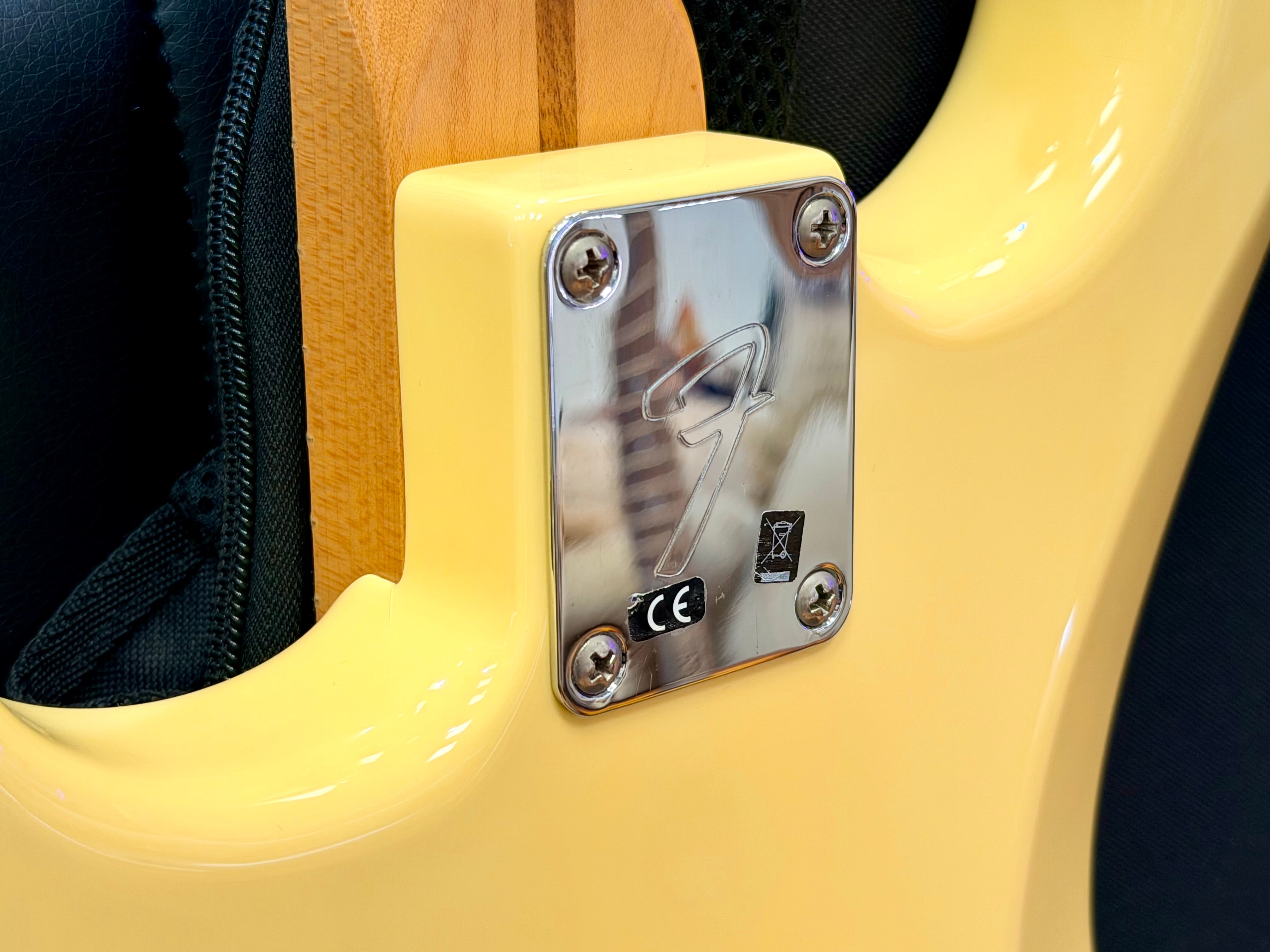 ✨MINT 2018✨ Fender Player Stratocaster HSS~ Buttercream Maple Neck + Gig Bag!