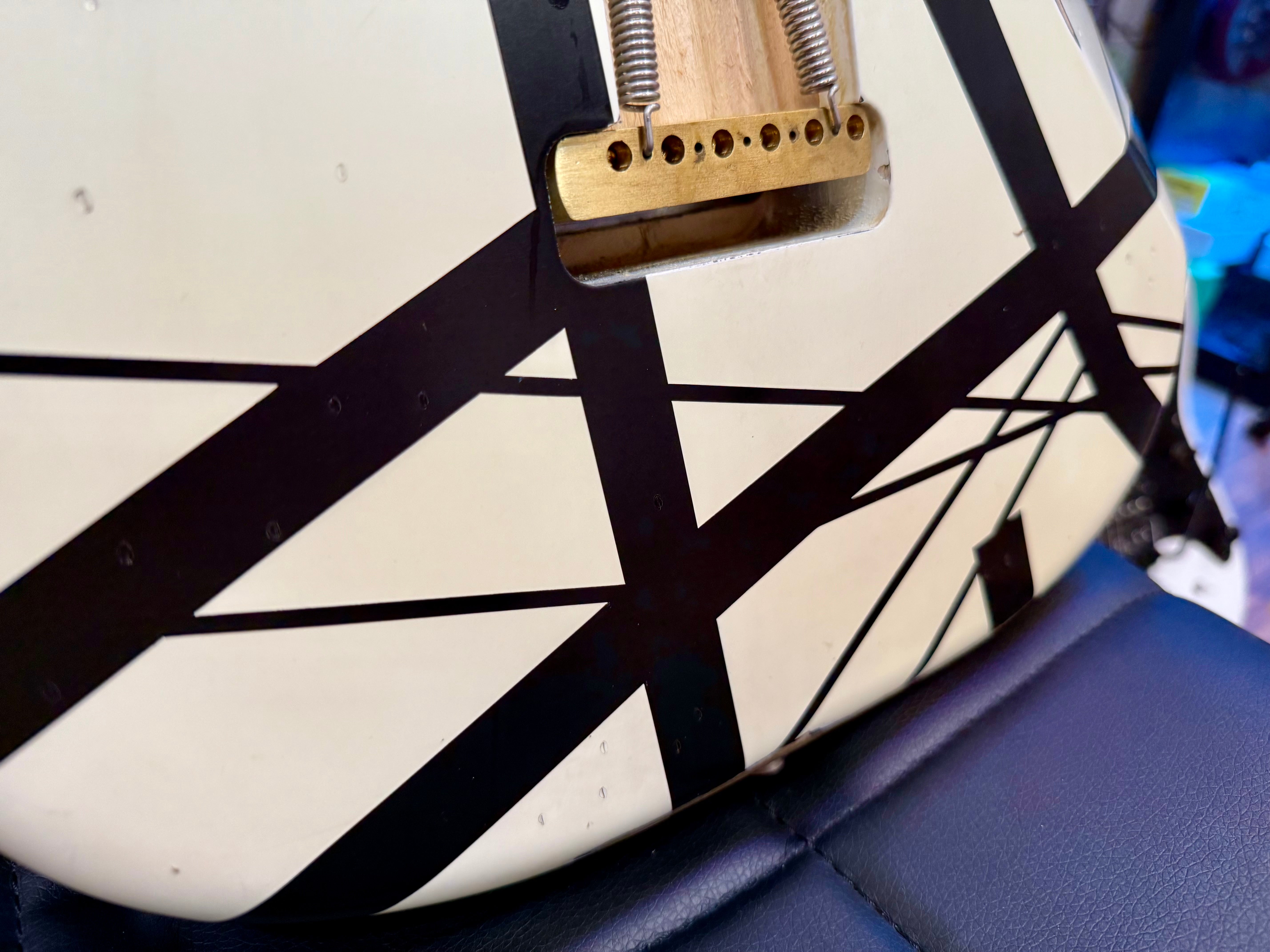 🔥2022🔥 EVH Striped Series '78 Eruption Relic~ White with Black Stripes~Gig Bag