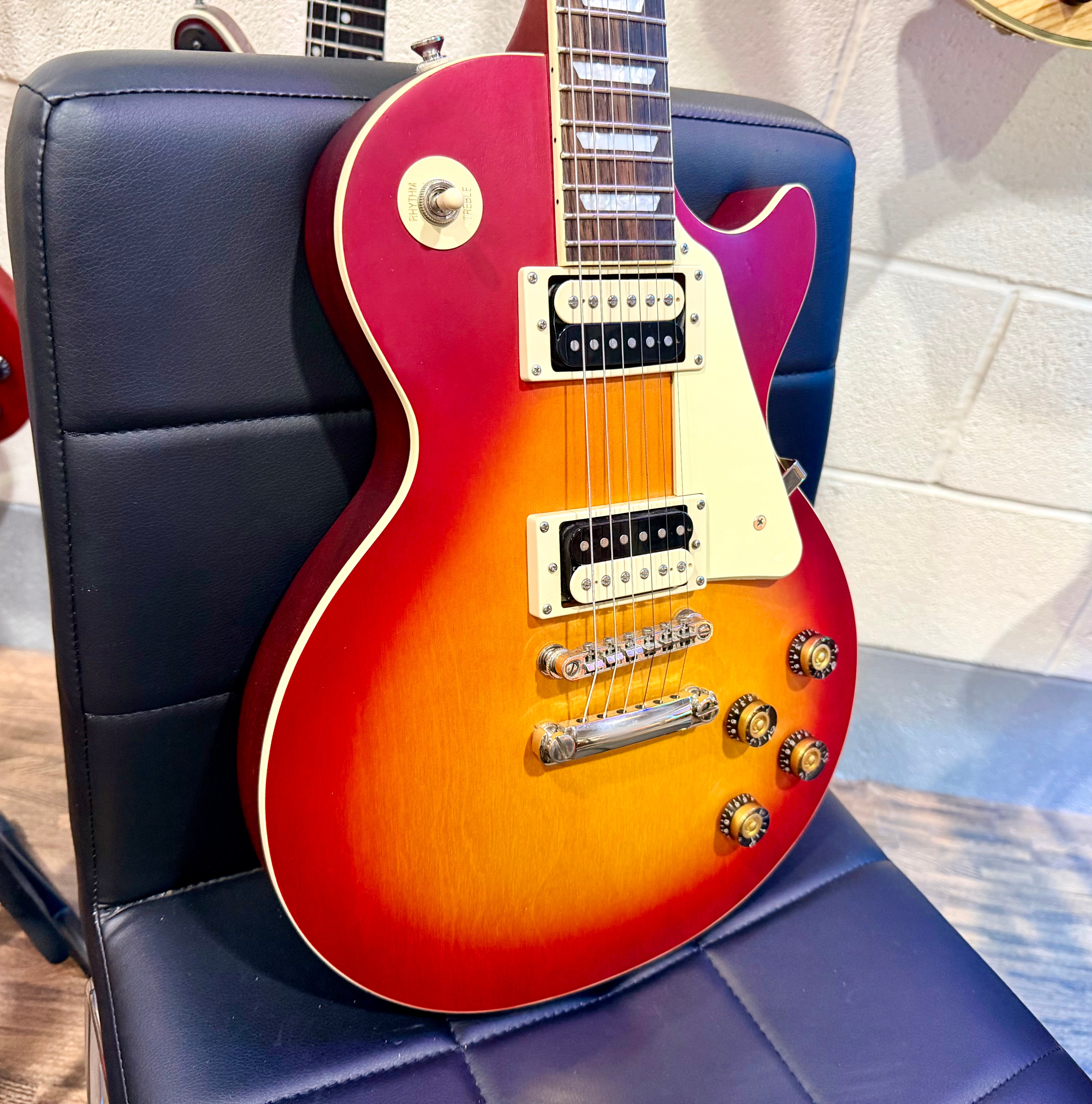 π2022π Epiphone Les Paul Classic~ Cherry Sunburst Electric Guitar~ Satin/Matte