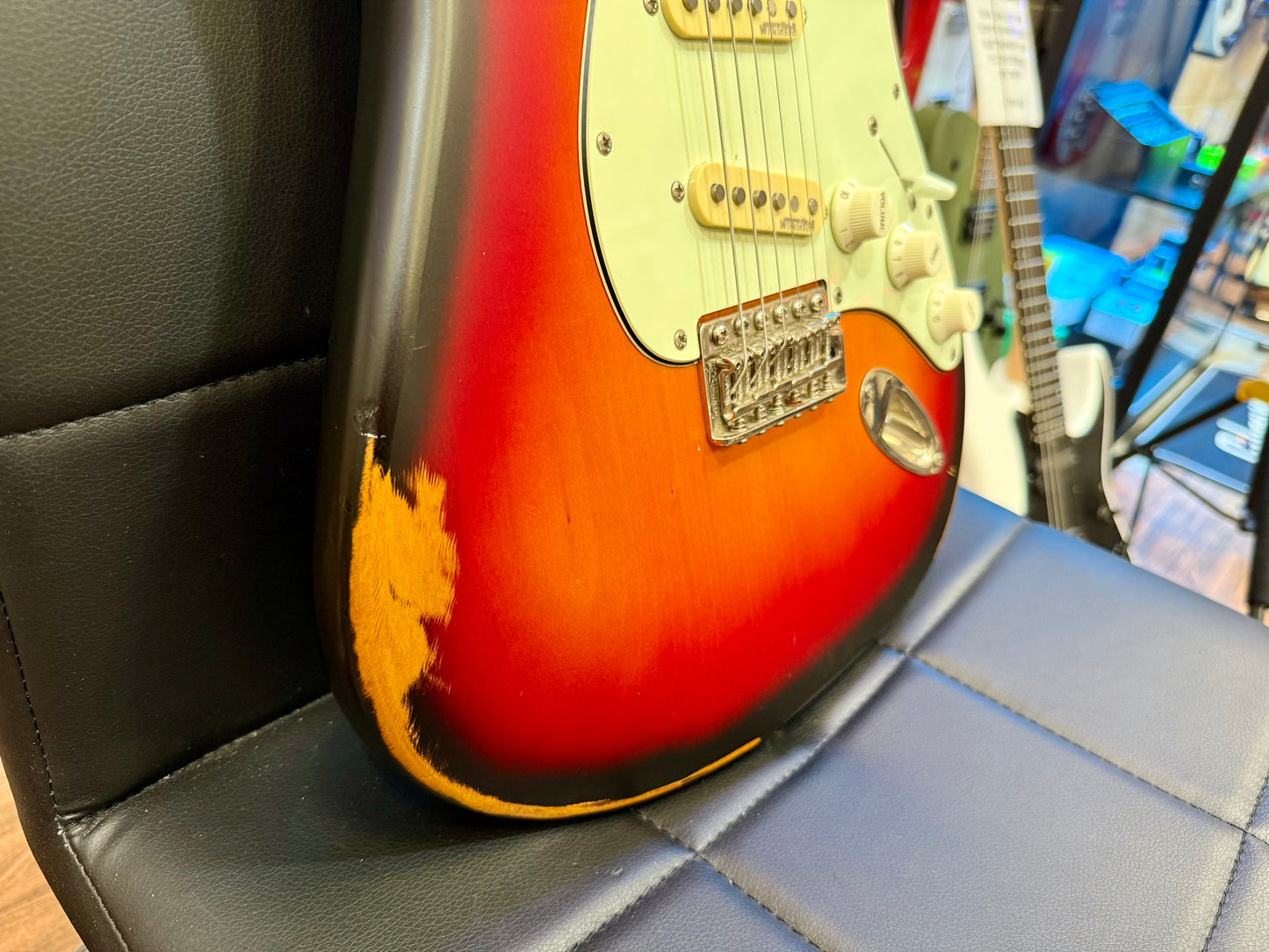 š„ Vintage V6 ICON Electric Guitar~ Distressed Sunburst Relic~ Stratocaster š„