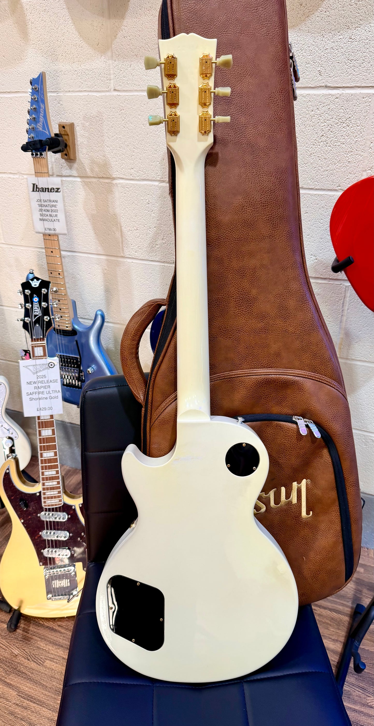 π2009π Gibson Les Paul Studio~ Alpine White & Gold~ Ebony Fretboard~ Gig Bag!