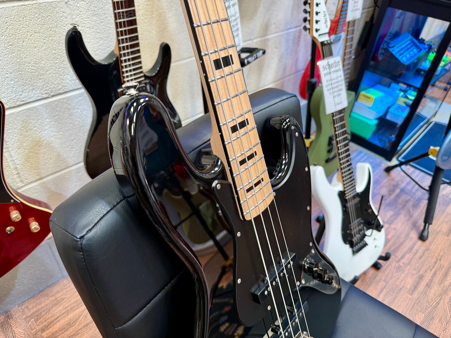 🎸 Fender Squier Classic Vibe '70s Jazz Bass~ Black~ Upgraded Neck 🎸