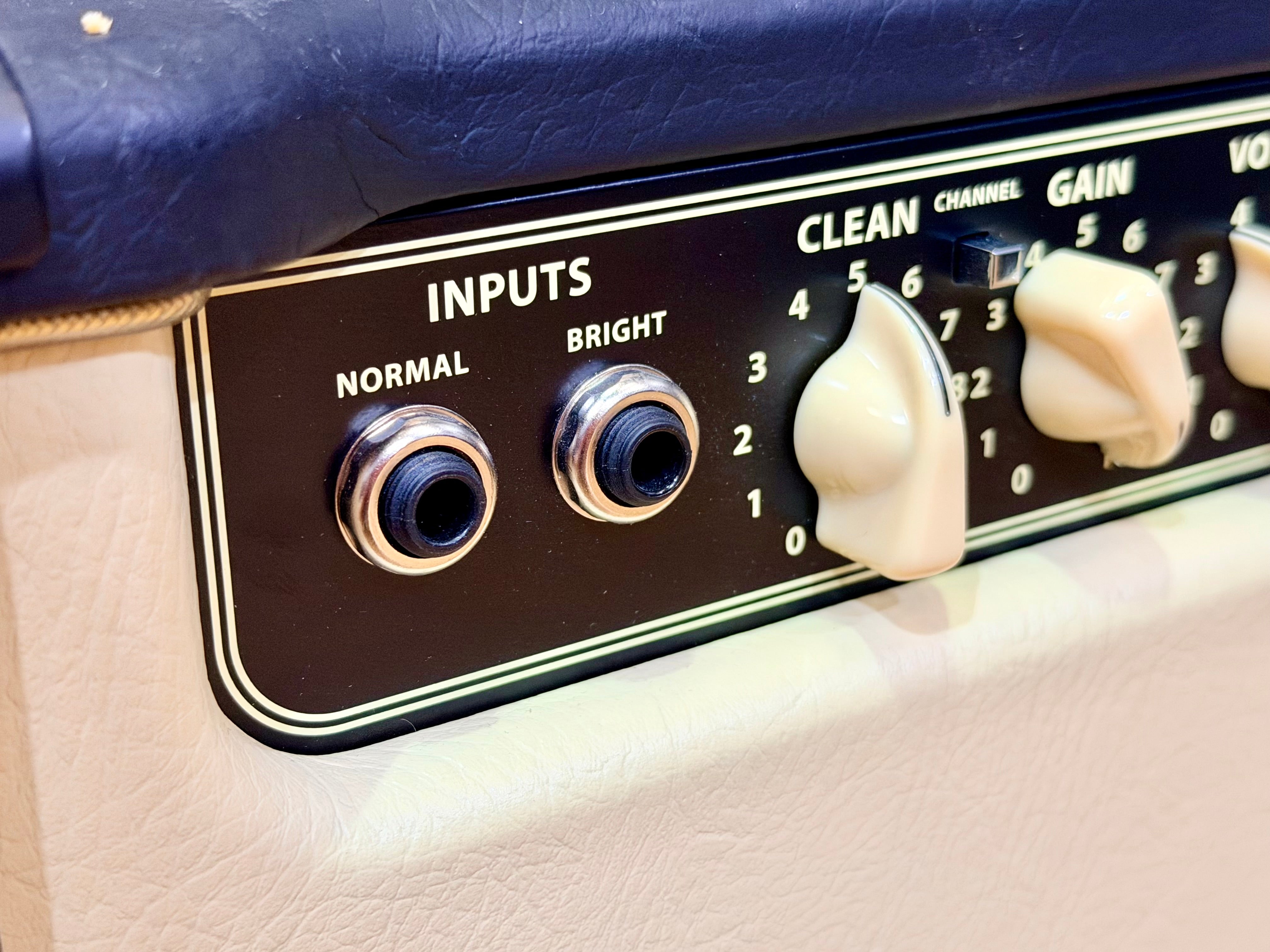 ✨ Bugera V22 Infinium 22W All Valve Combo Guitar Amp 12” Turbosound Speaker ✨