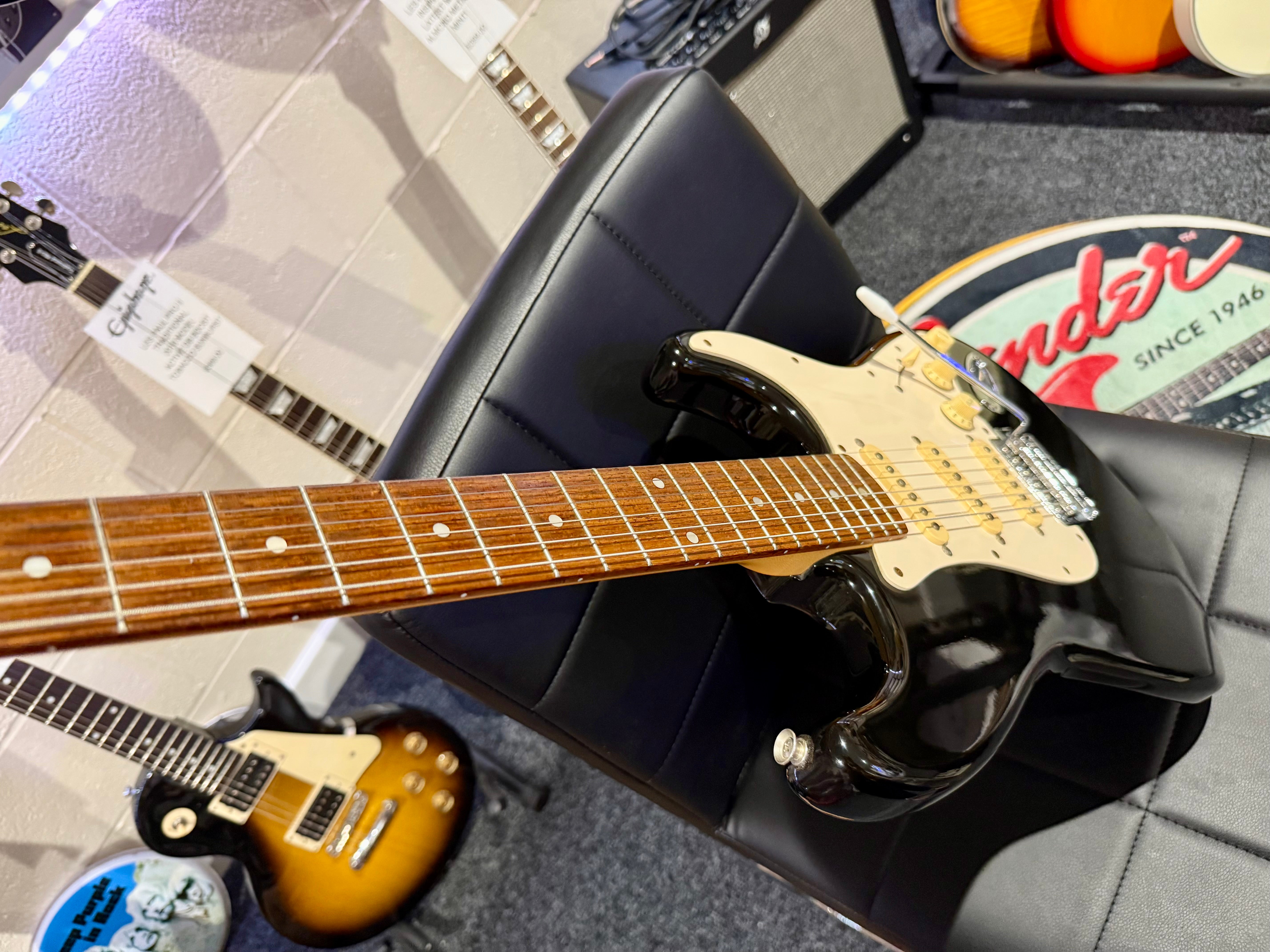 🌟RARE KOREAN🌟 1990’s Fender Squier Stratocaster~ Black & white Classic Strat!