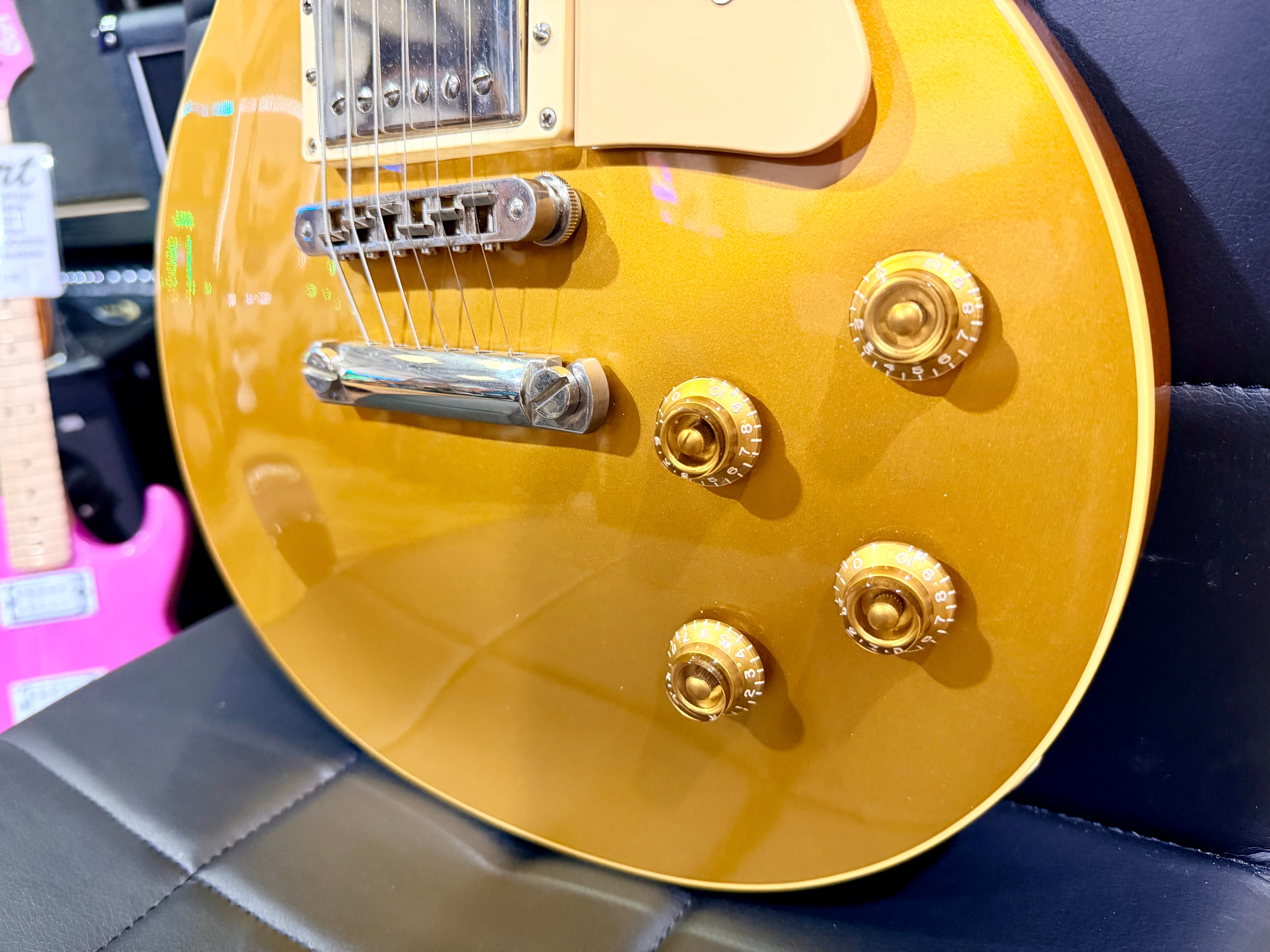 π 2005 Gibson USA Les Paul Standard Goldtop Jim Marshall OBE Signed + Case π